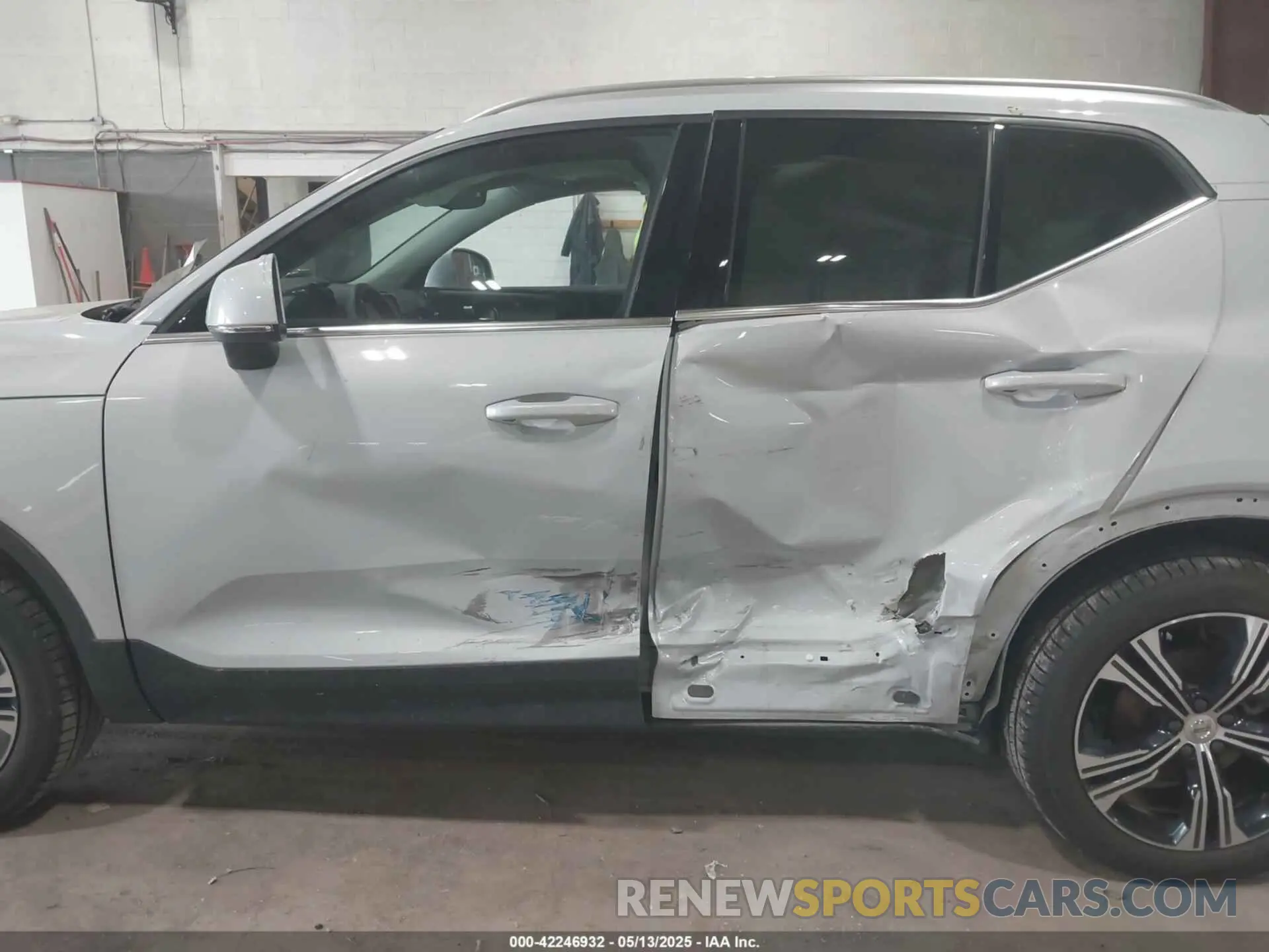6 fotografías del automóvil dañado YV4162UL7M2432305 VOLVO XC40 2021