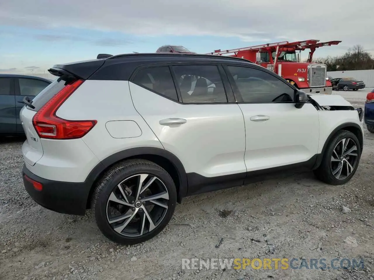 3 fotografías del automóvil dañado YV4162UM0M2579400 VOLVO XC40 2021