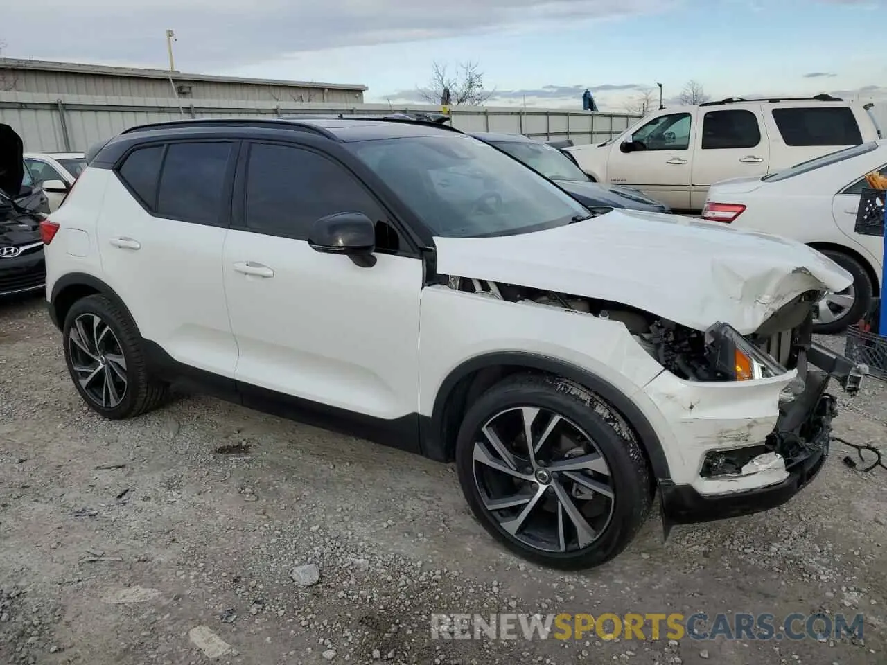 4 fotografías del automóvil dañado YV4162UM0M2579400 VOLVO XC40 2021