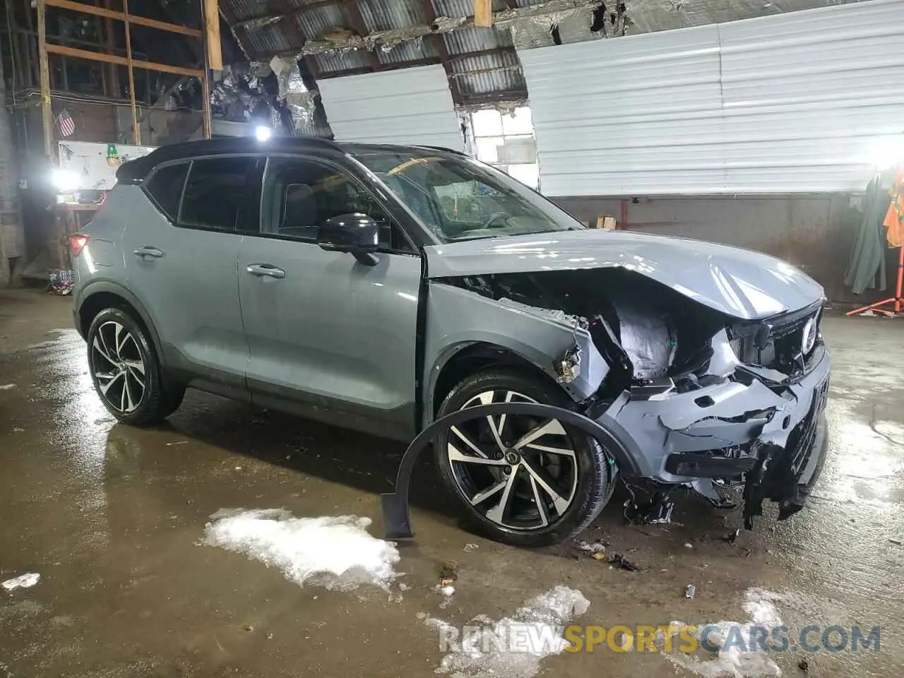 4 fotografías del automóvil dañado YV4162UM0M2585469 VOLVO XC40 2021