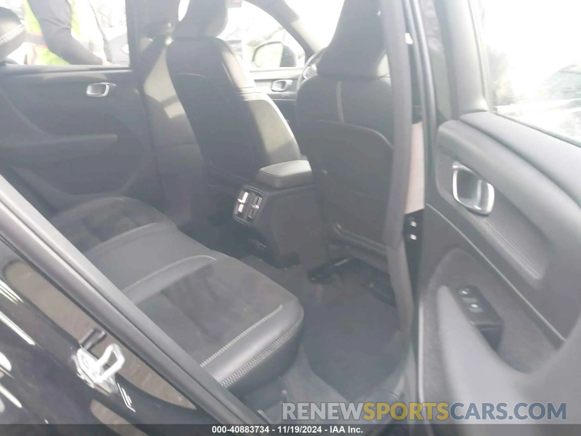 8 fotografías del automóvil dañado YV4162UM0M2615201 VOLVO XC40 2021