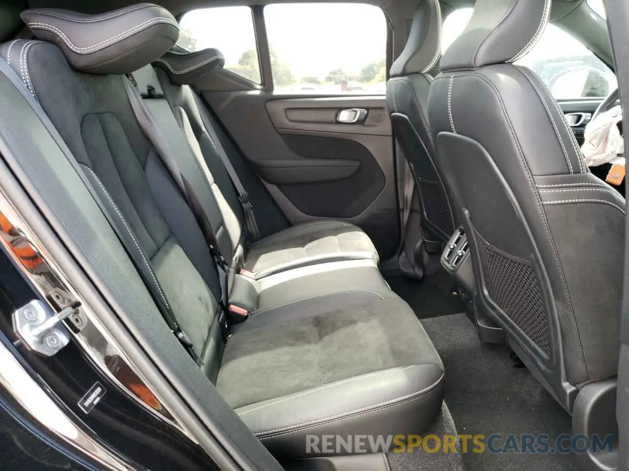 6 fotografías del automóvil dañado YV4162UM1M2593581 VOLVO XC40 2021