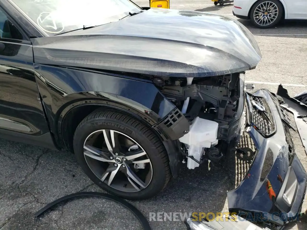 9 fotografías del automóvil dañado YV4162UM1M2593581 VOLVO XC40 2021