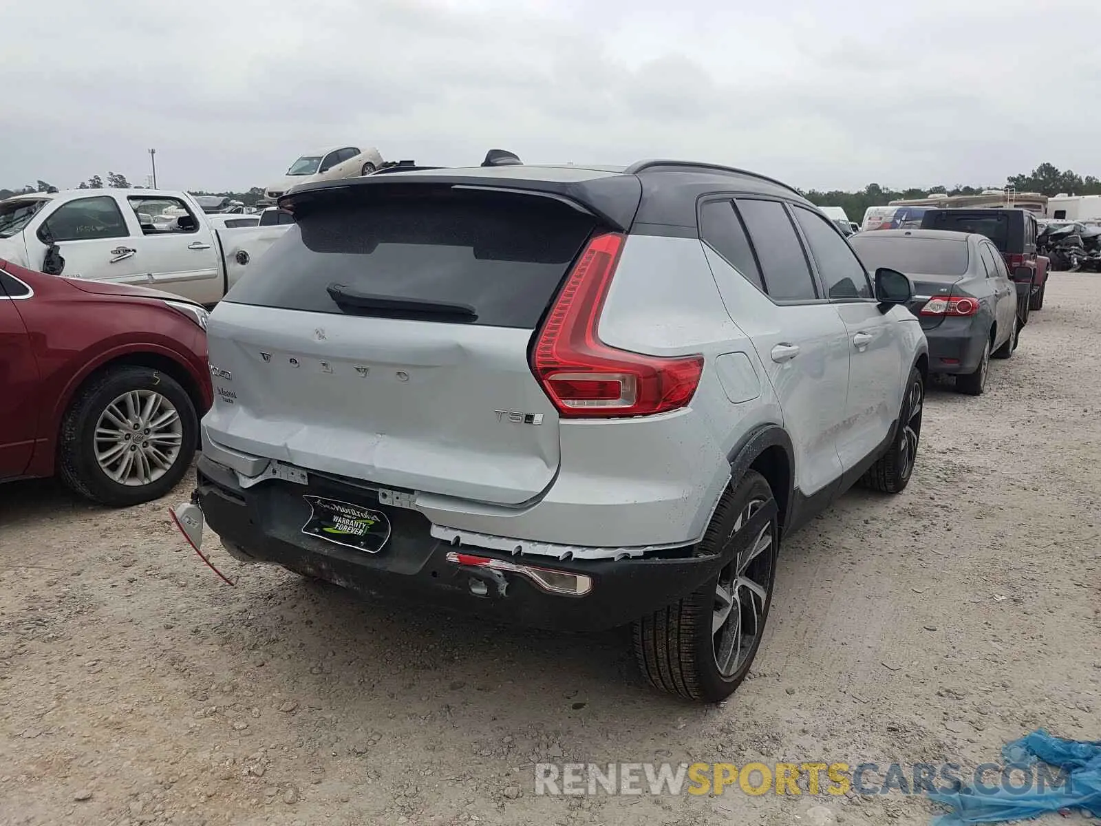 4 fotografías del automóvil dañado YV4162UM3M2416109 VOLVO XC40 2021