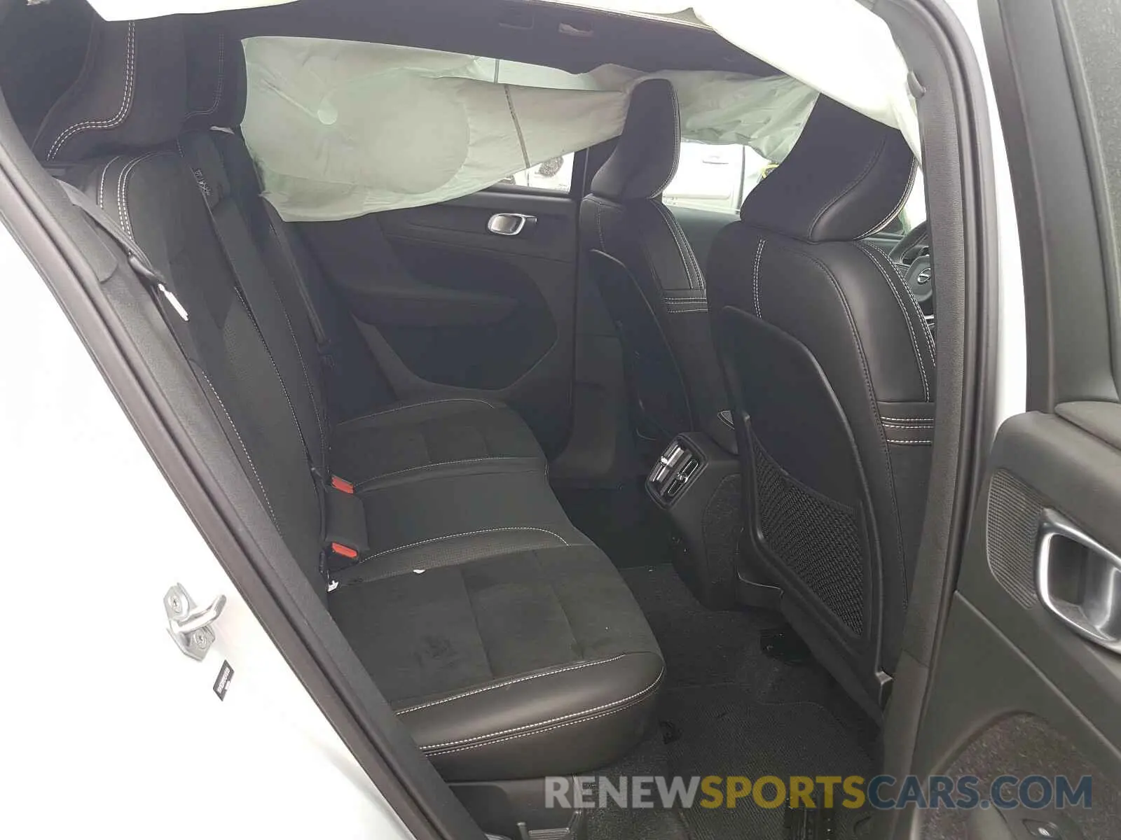 6 fotografías del automóvil dañado YV4162UM3M2416109 VOLVO XC40 2021