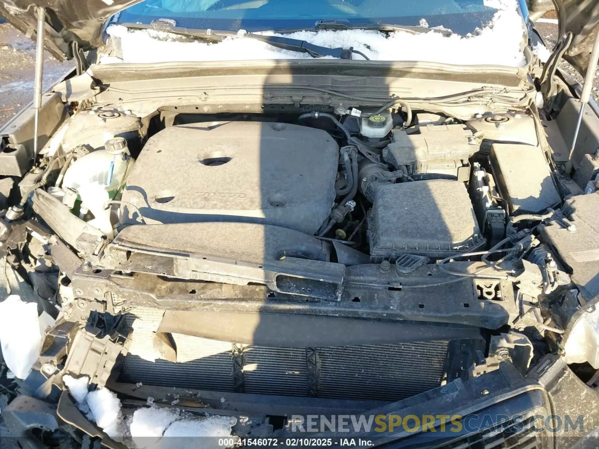 10 fotografías del automóvil dañado YV4162UM3M2435422 VOLVO XC40 2021