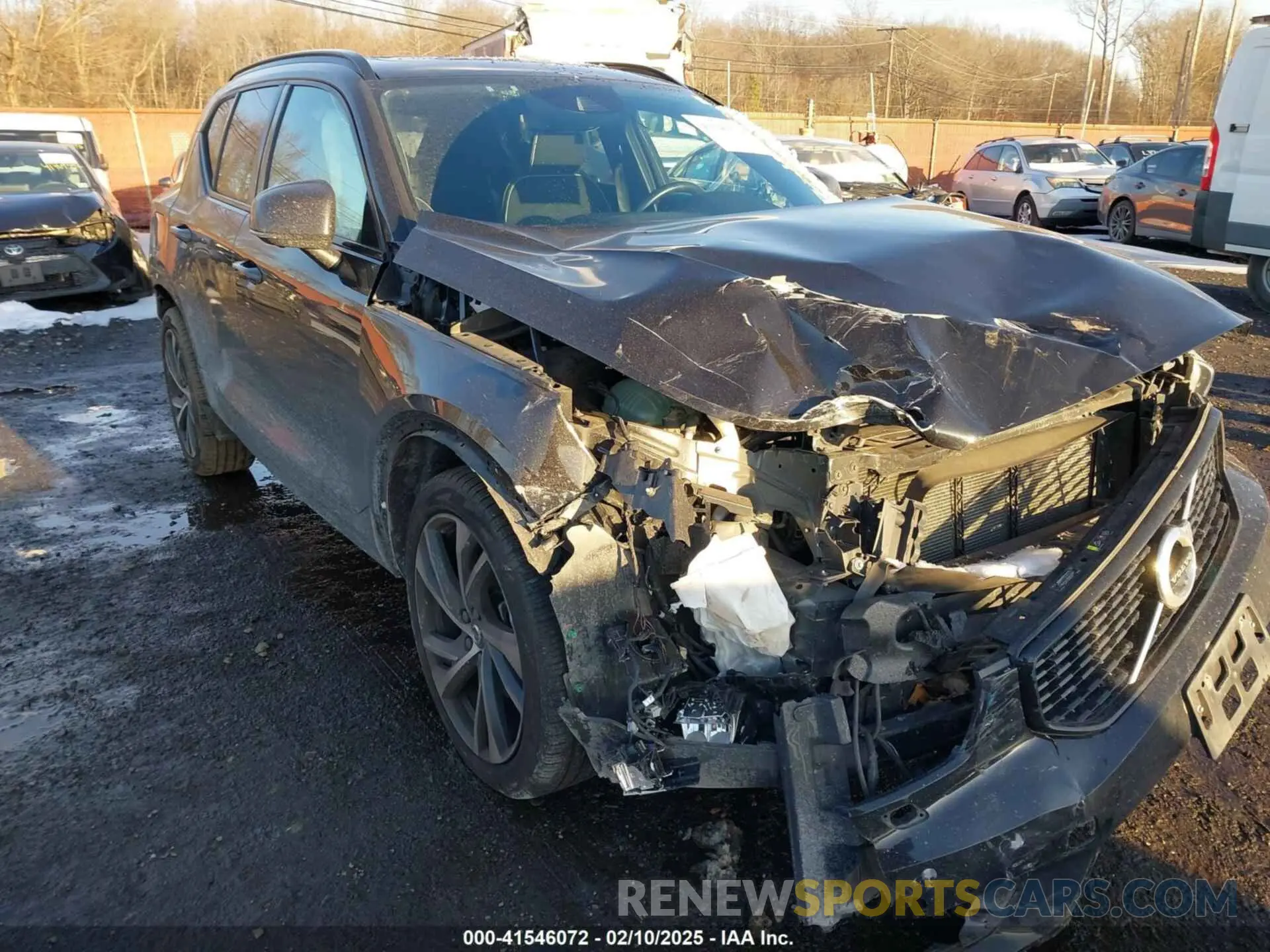6 fotografías del automóvil dañado YV4162UM3M2435422 VOLVO XC40 2021