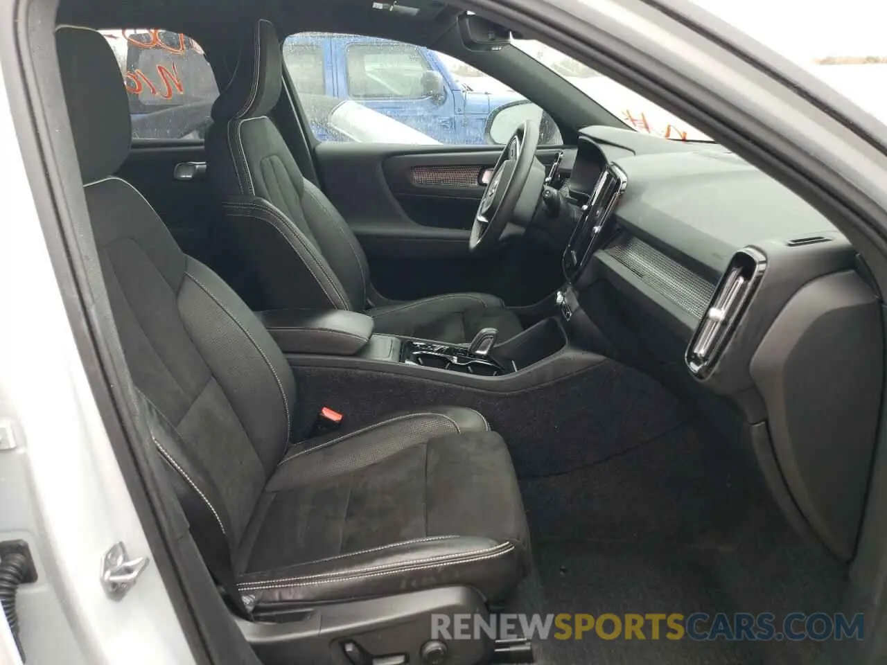 5 fotografías del automóvil dañado YV4162UM4M2461575 VOLVO XC40 2021