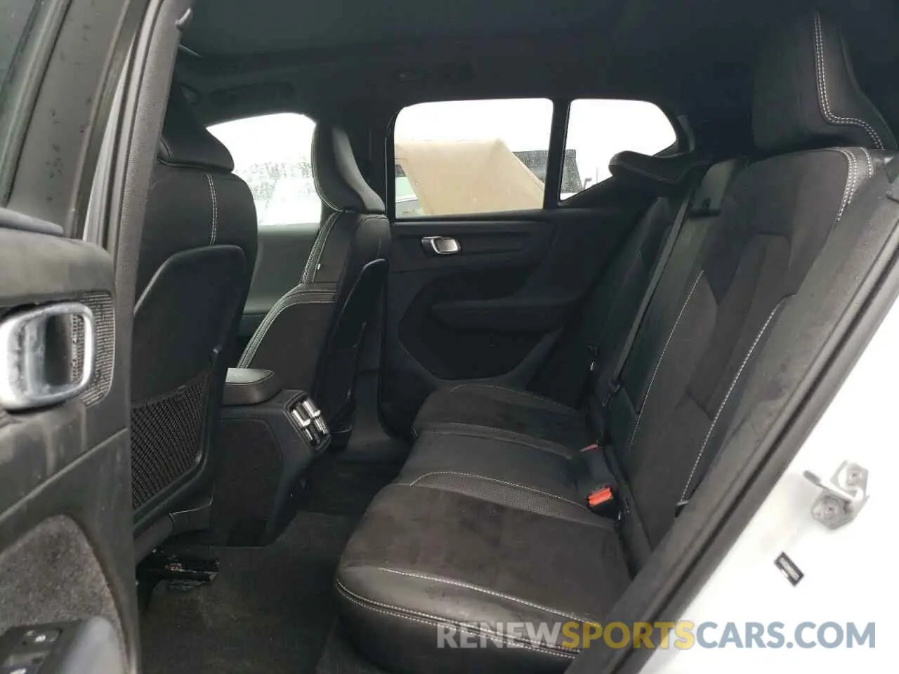 6 fotografías del automóvil dañado YV4162UM4M2461575 VOLVO XC40 2021