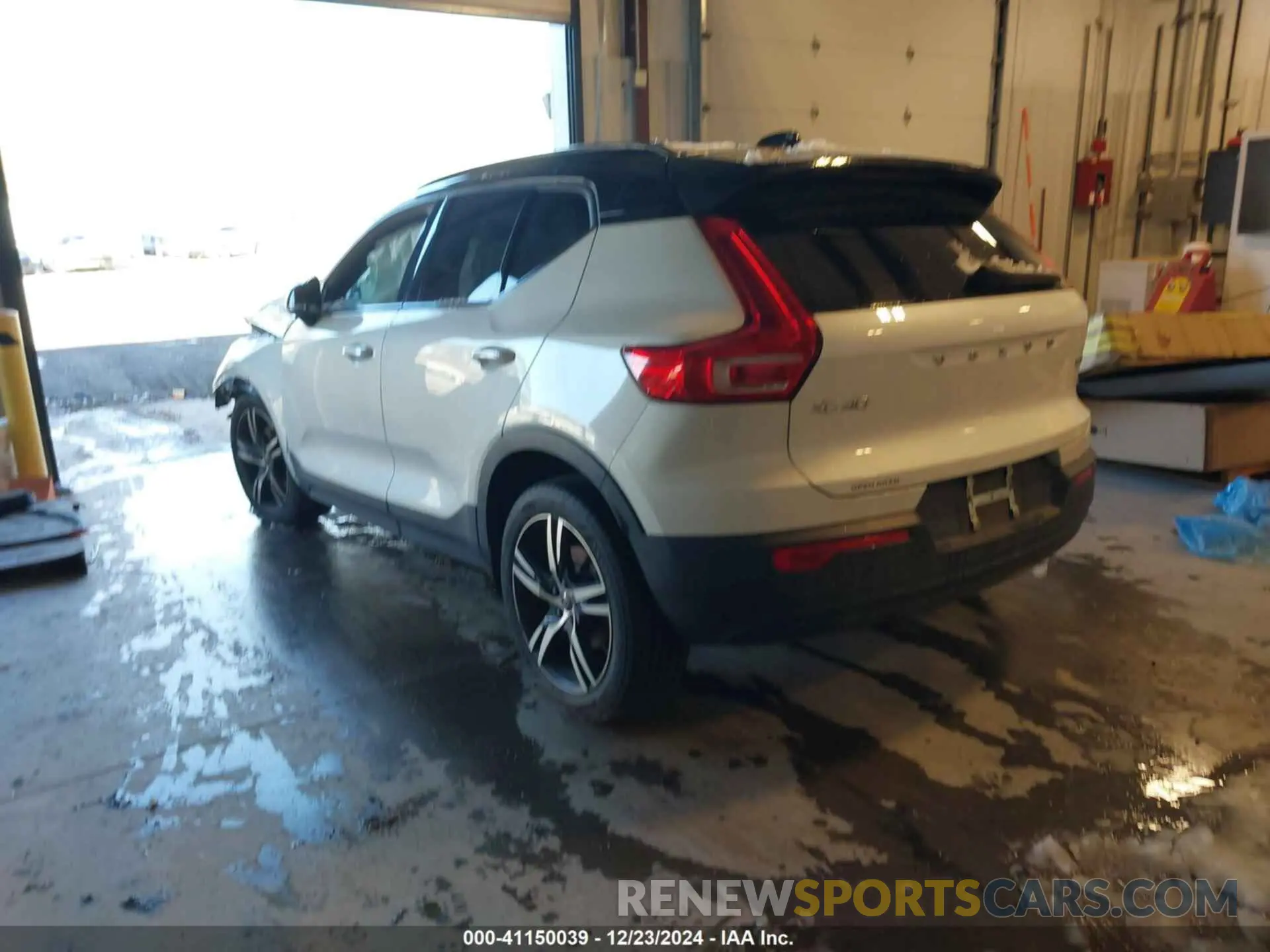 3 fotografías del automóvil dañado YV4162UM4M2510905 VOLVO XC40 2021