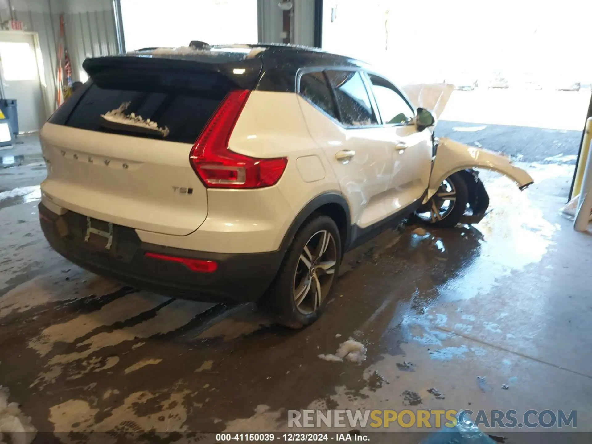 4 fotografías del automóvil dañado YV4162UM4M2510905 VOLVO XC40 2021