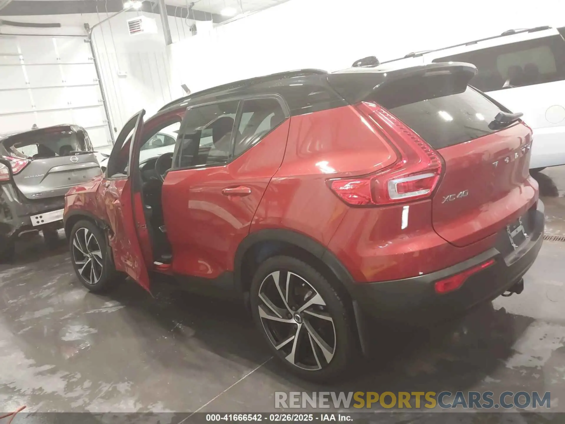 14 fotografías del automóvil dañado YV4162UM5M2438242 VOLVO XC40 2021