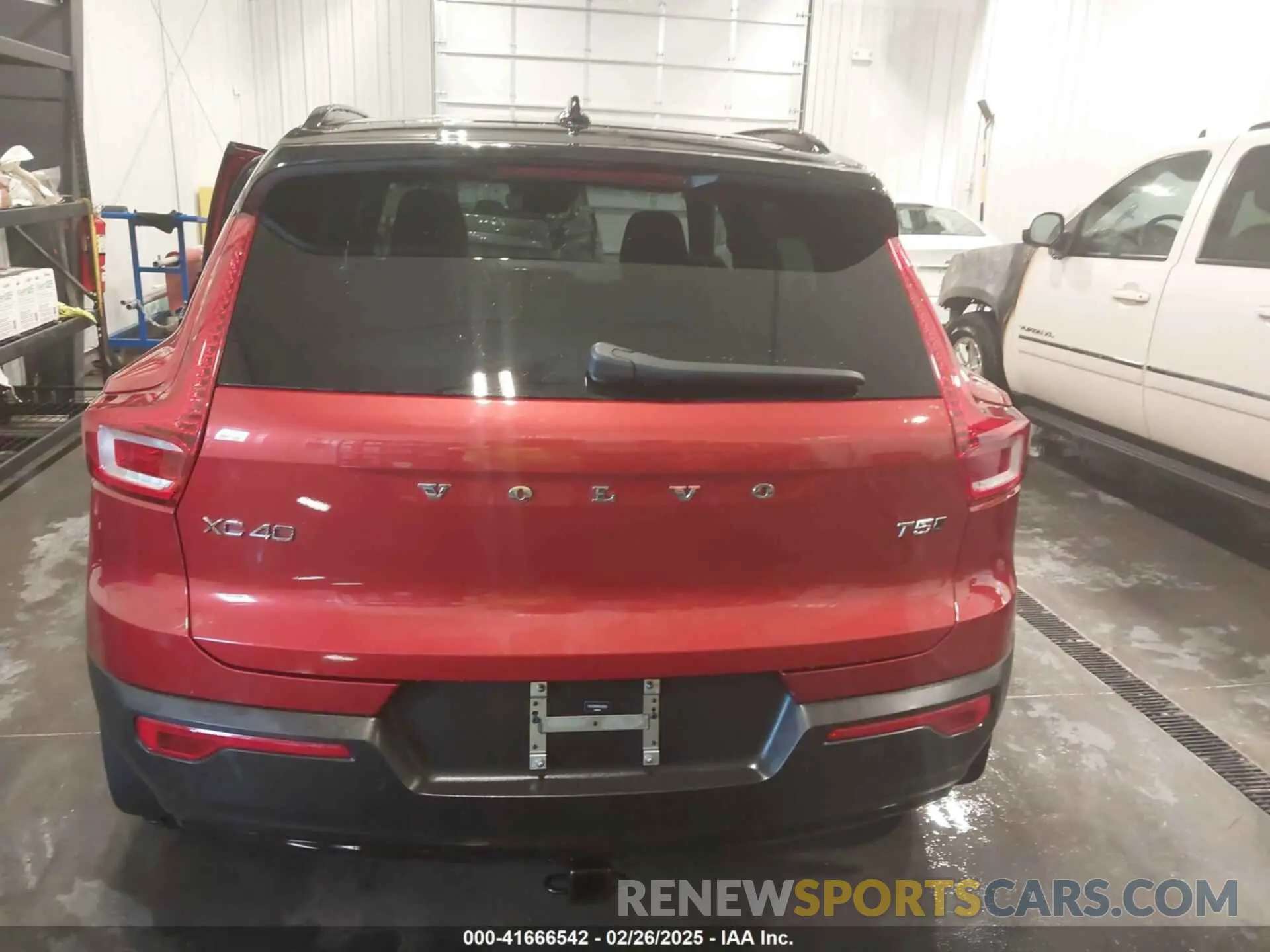 16 fotografías del automóvil dañado YV4162UM5M2438242 VOLVO XC40 2021