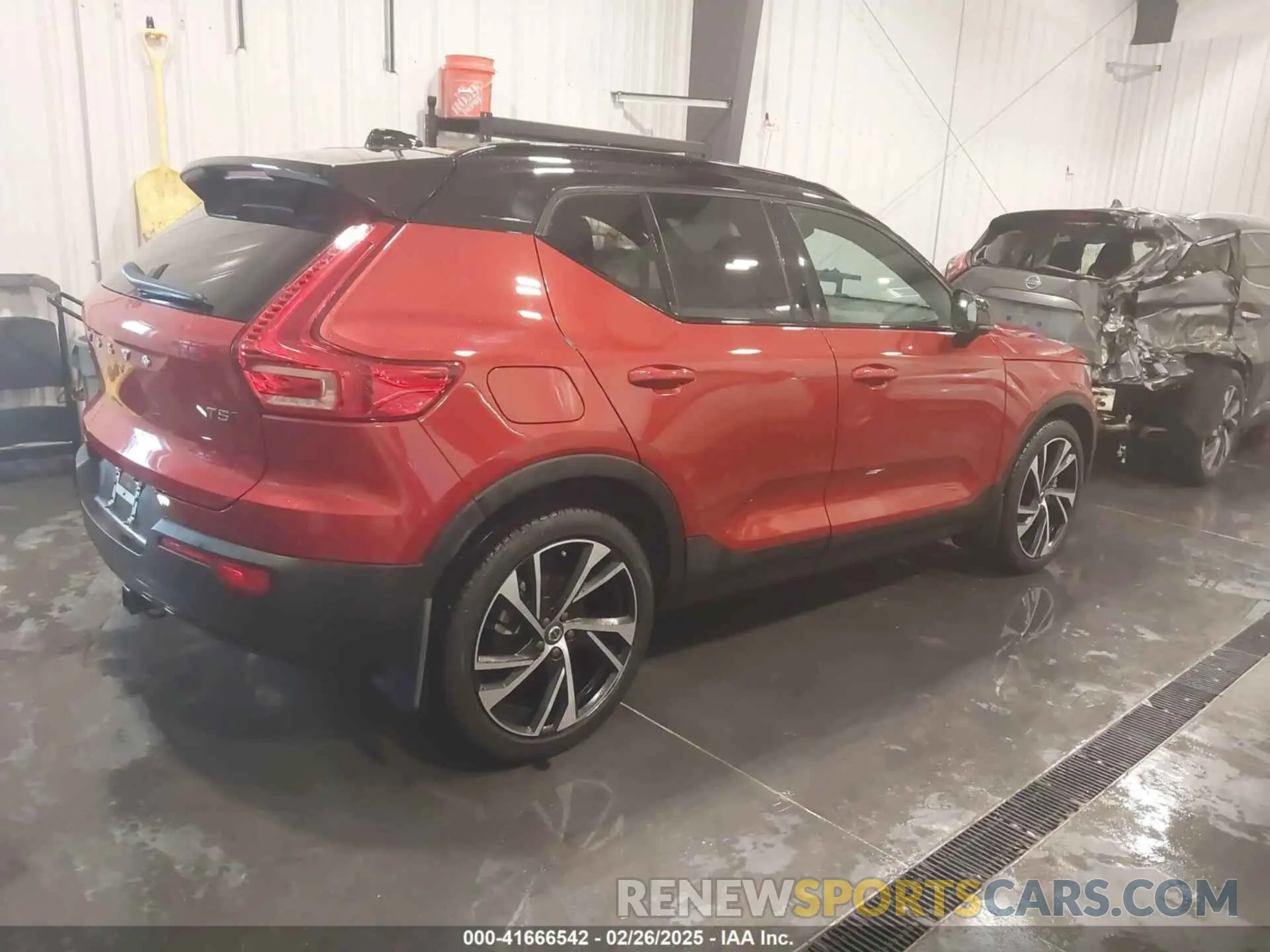 4 fotografías del automóvil dañado YV4162UM5M2438242 VOLVO XC40 2021