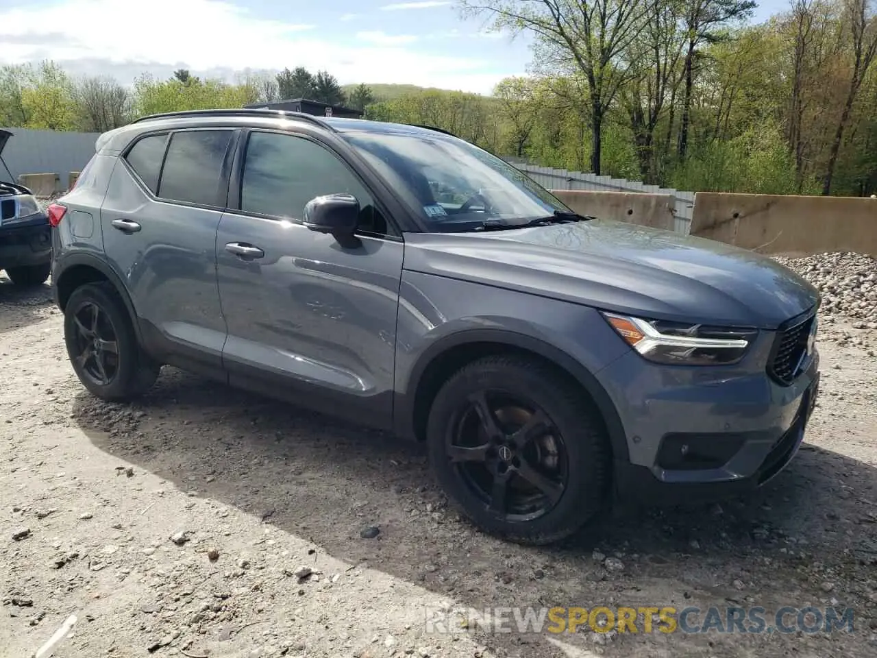 4 fotografías del automóvil dañado YV4162UM5M2462959 VOLVO XC40 2021