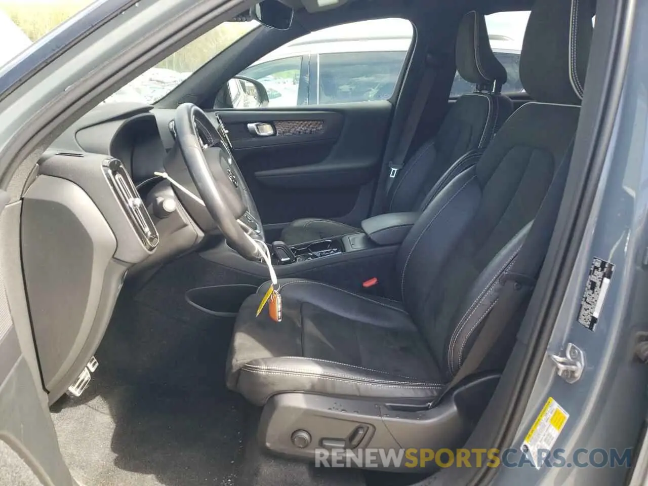7 fotografías del automóvil dañado YV4162UM5M2462959 VOLVO XC40 2021