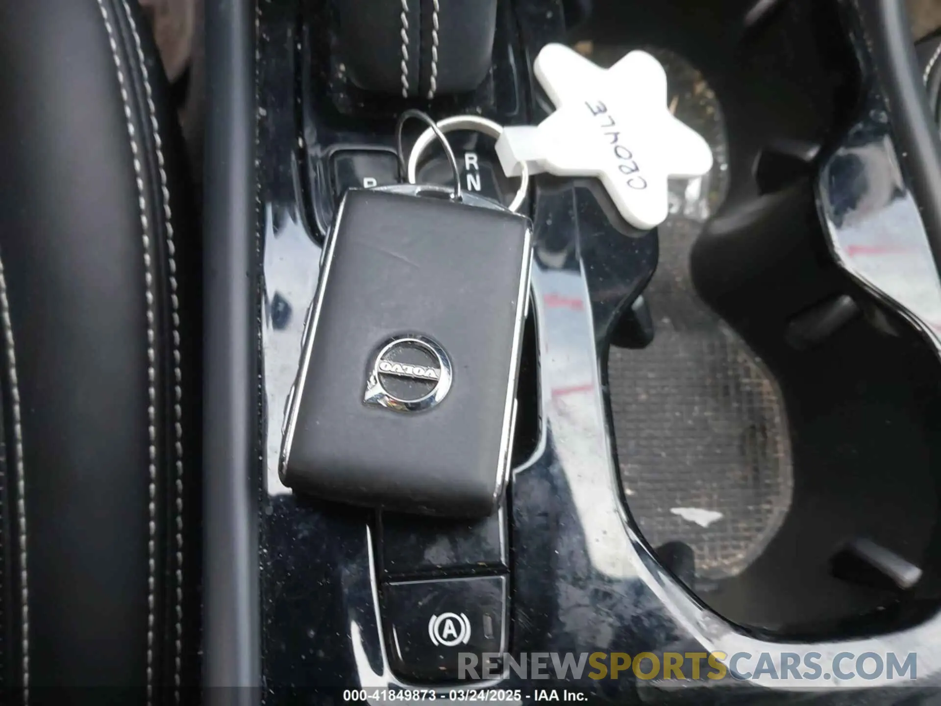 11 fotografías del automóvil dañado YV4162UM6M2402320 VOLVO XC40 2021