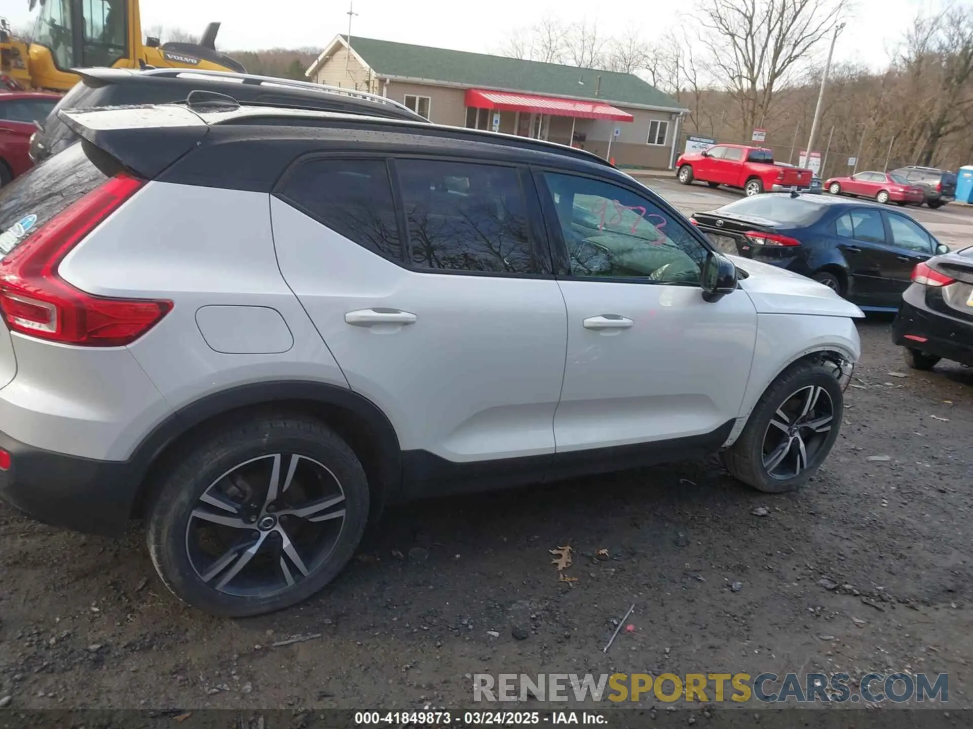 13 fotografías del automóvil dañado YV4162UM6M2402320 VOLVO XC40 2021