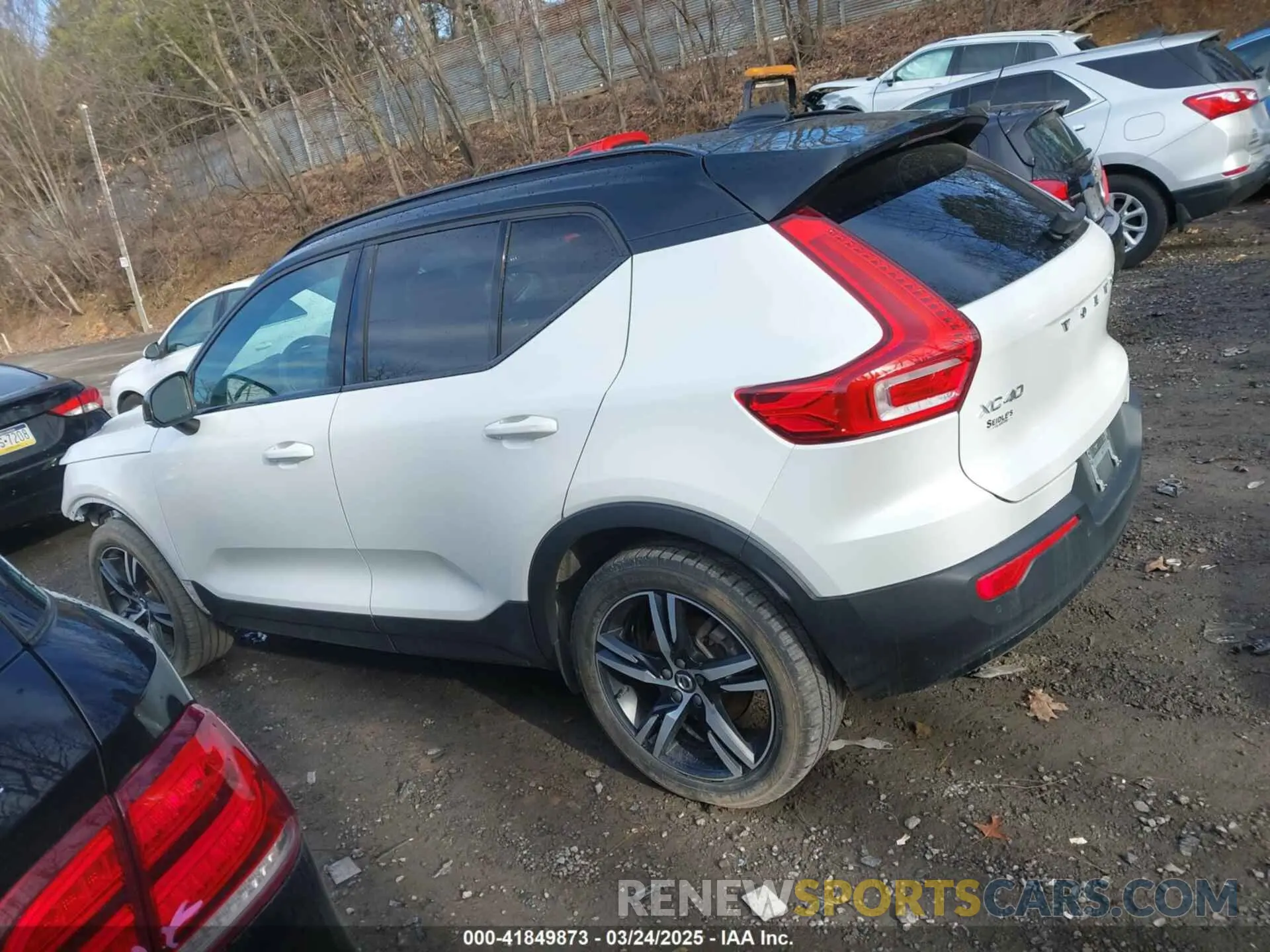 14 fotografías del automóvil dañado YV4162UM6M2402320 VOLVO XC40 2021