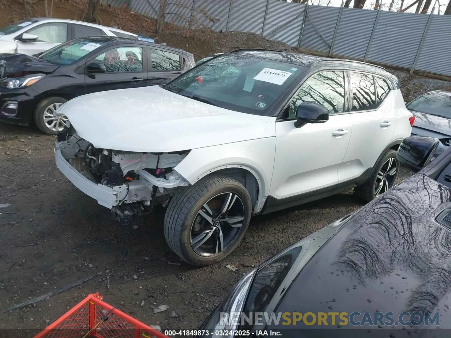 2 fotografías del automóvil dañado YV4162UM6M2402320 VOLVO XC40 2021