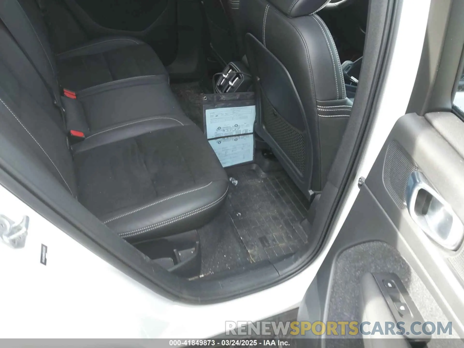 8 fotografías del automóvil dañado YV4162UM6M2402320 VOLVO XC40 2021