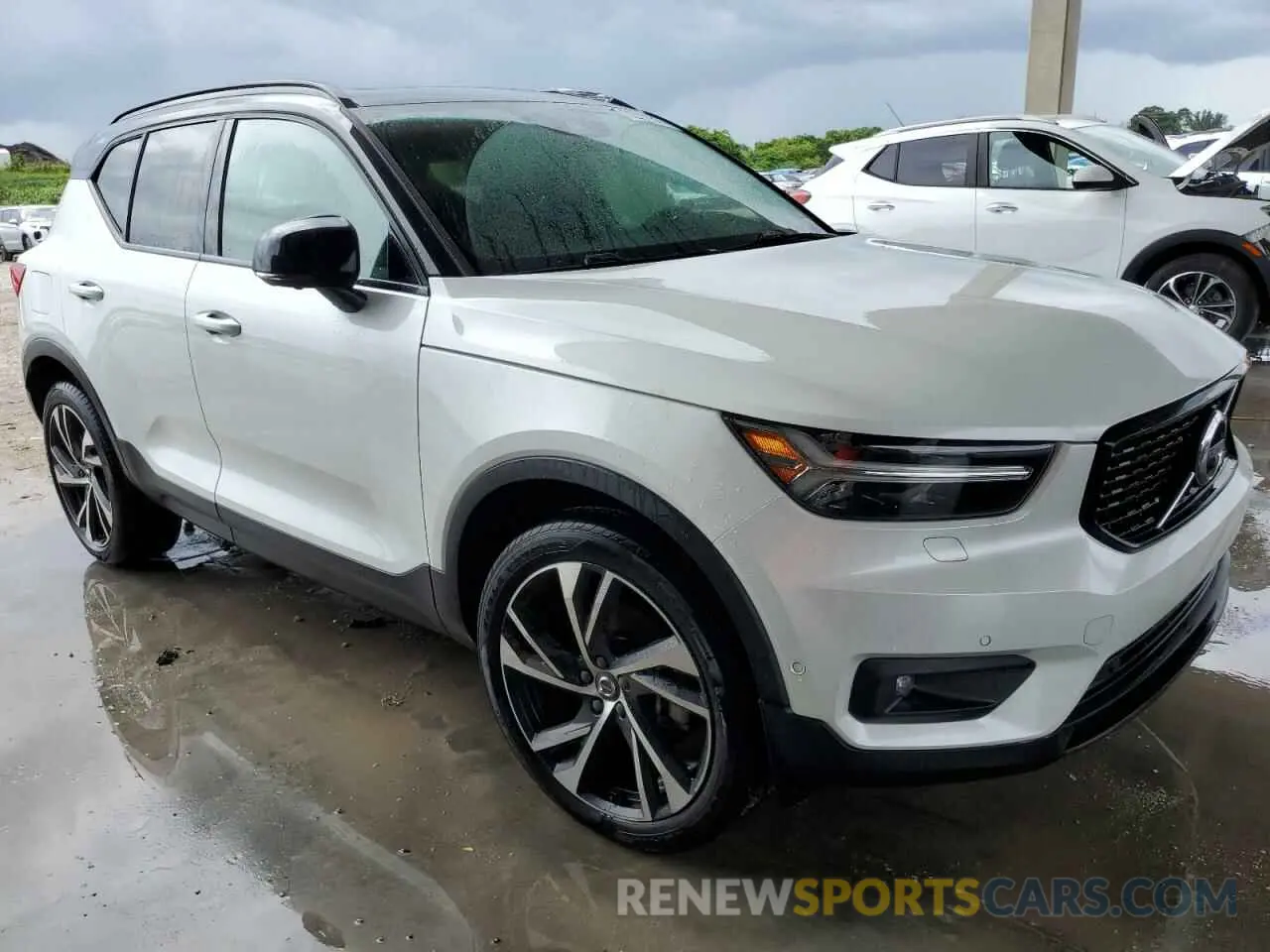 4 fotografías del automóvil dañado YV4162UM6M2471962 VOLVO XC40 2021