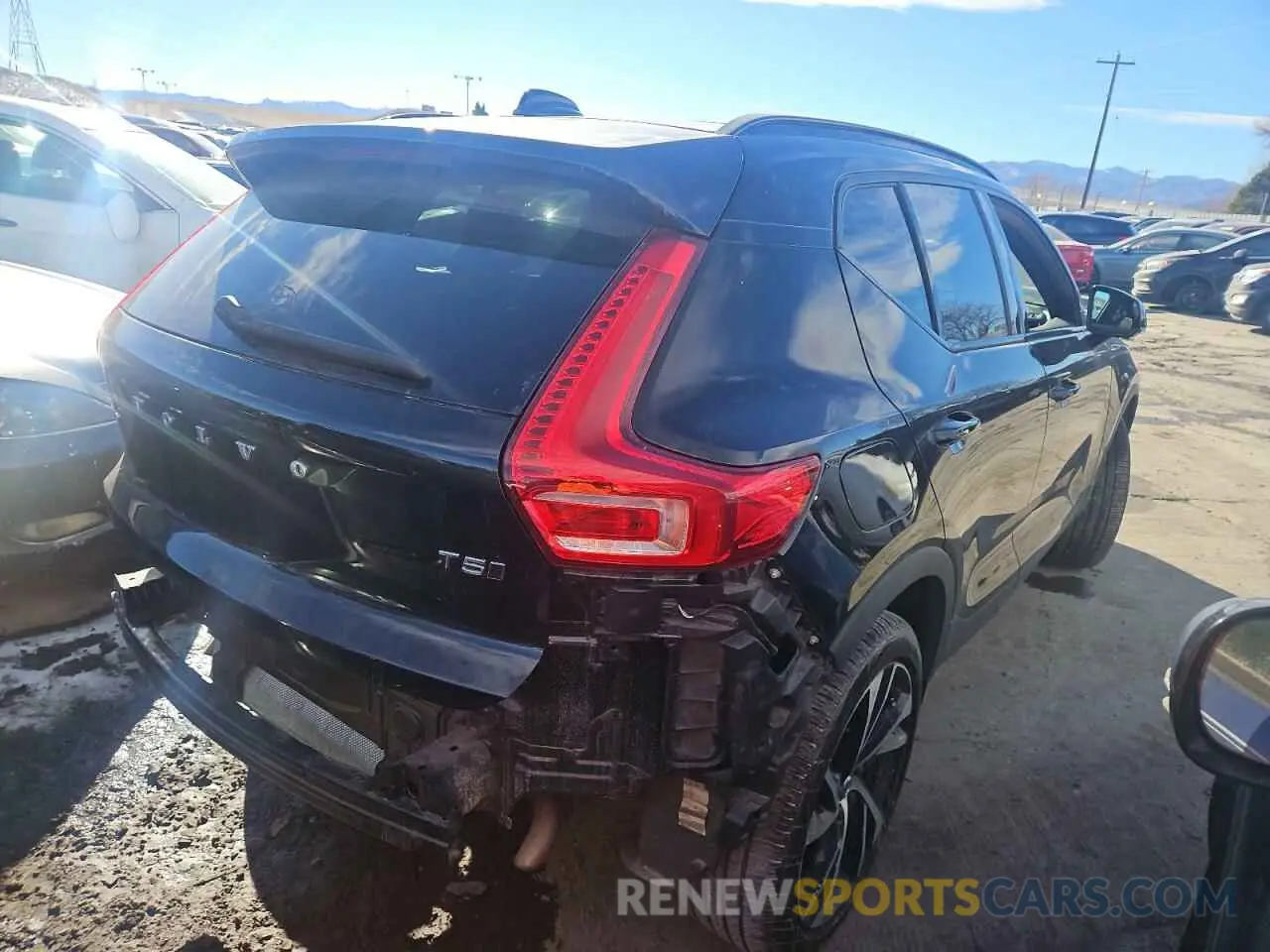 3 fotografías del automóvil dañado YV4162UM6M2583838 VOLVO XC40 2021