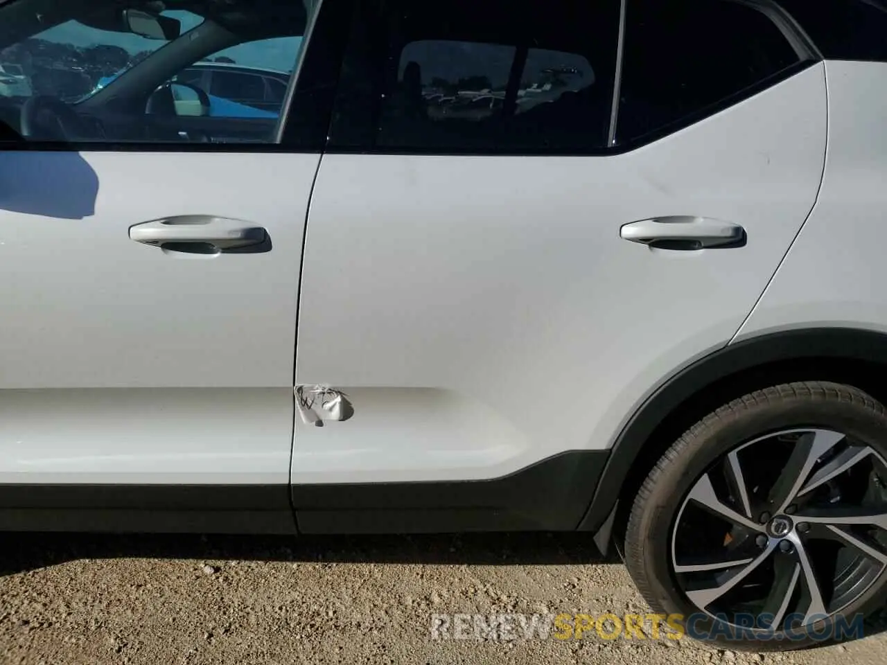 13 fotografías del automóvil dañado YV4162UM7M2468374 VOLVO XC40 2021