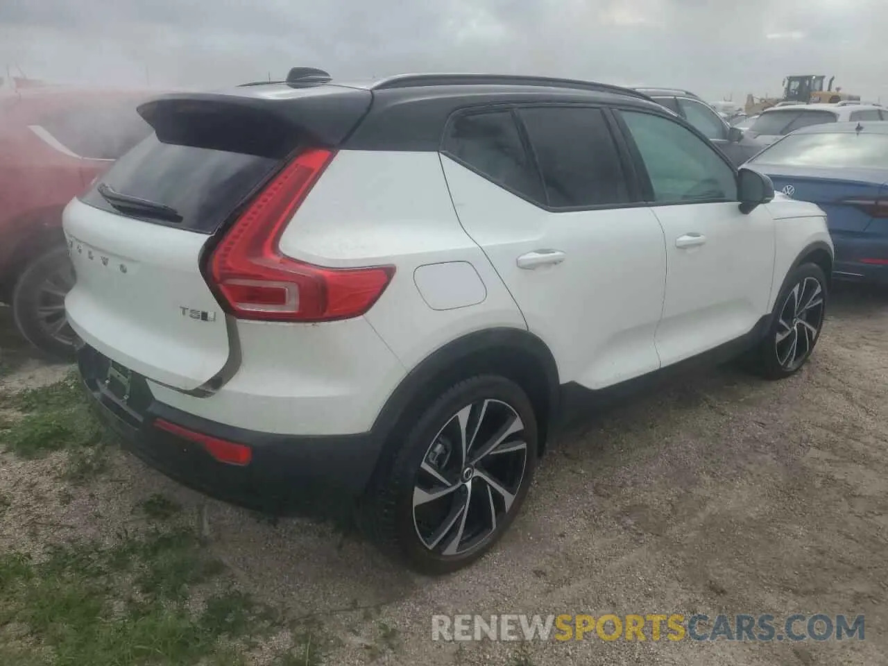 3 fotografías del automóvil dañado YV4162UM7M2468374 VOLVO XC40 2021