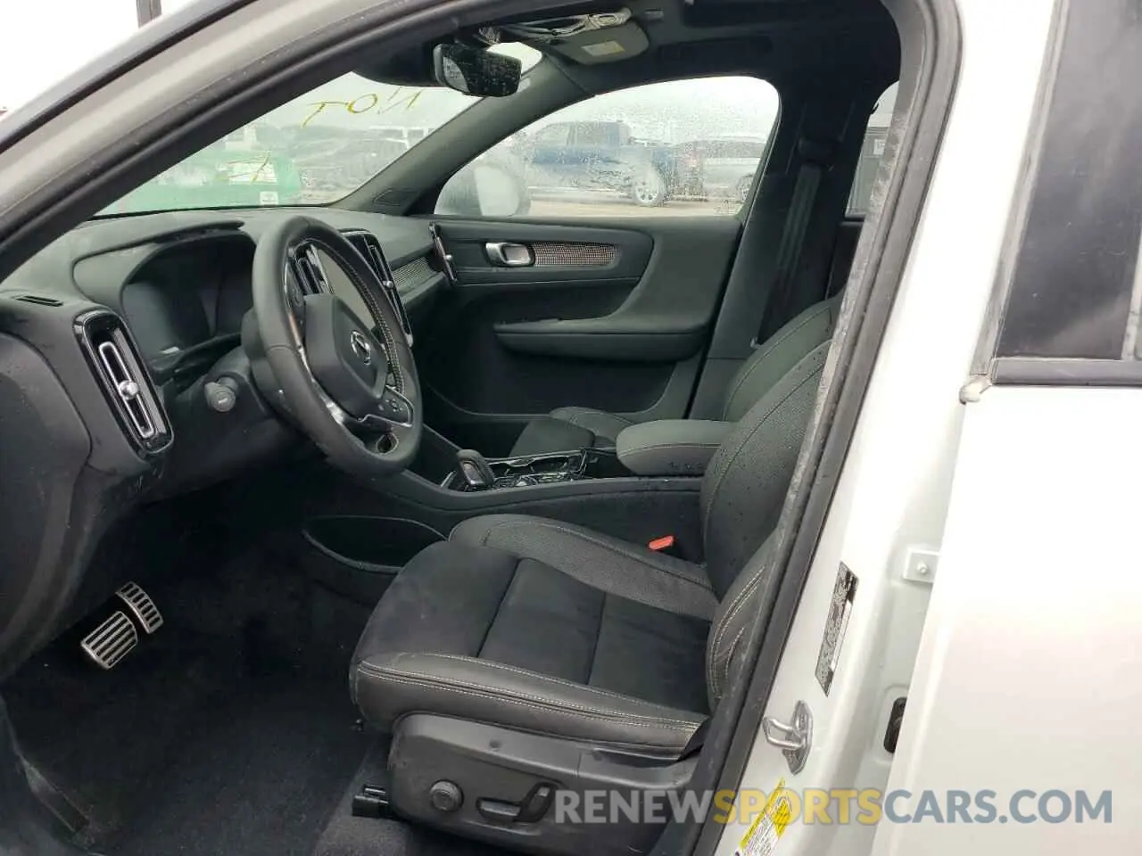 7 fotografías del automóvil dañado YV4162UM7M2468374 VOLVO XC40 2021