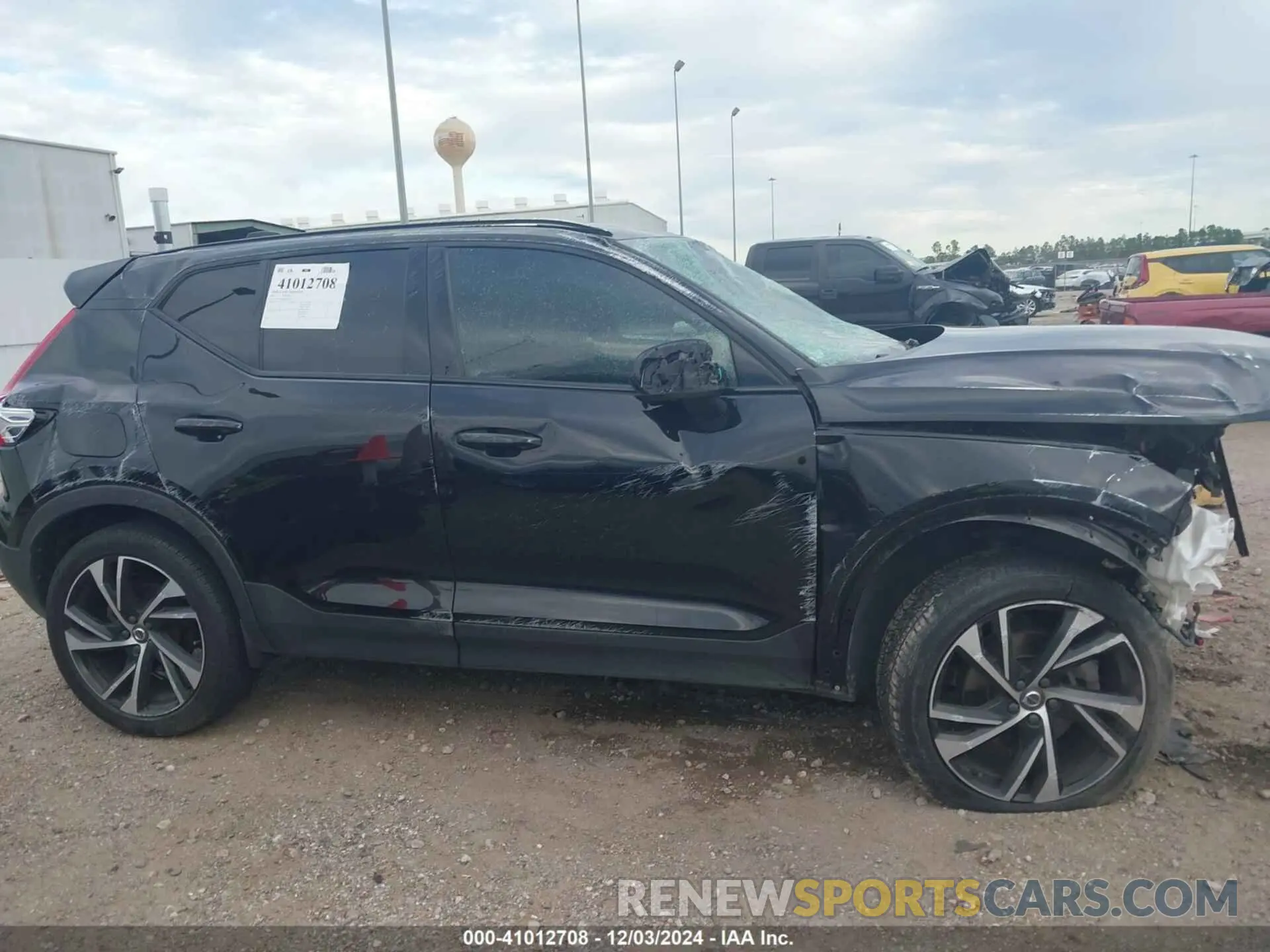 14 fotografías del automóvil dañado YV4162UM7M2526791 VOLVO XC40 2021