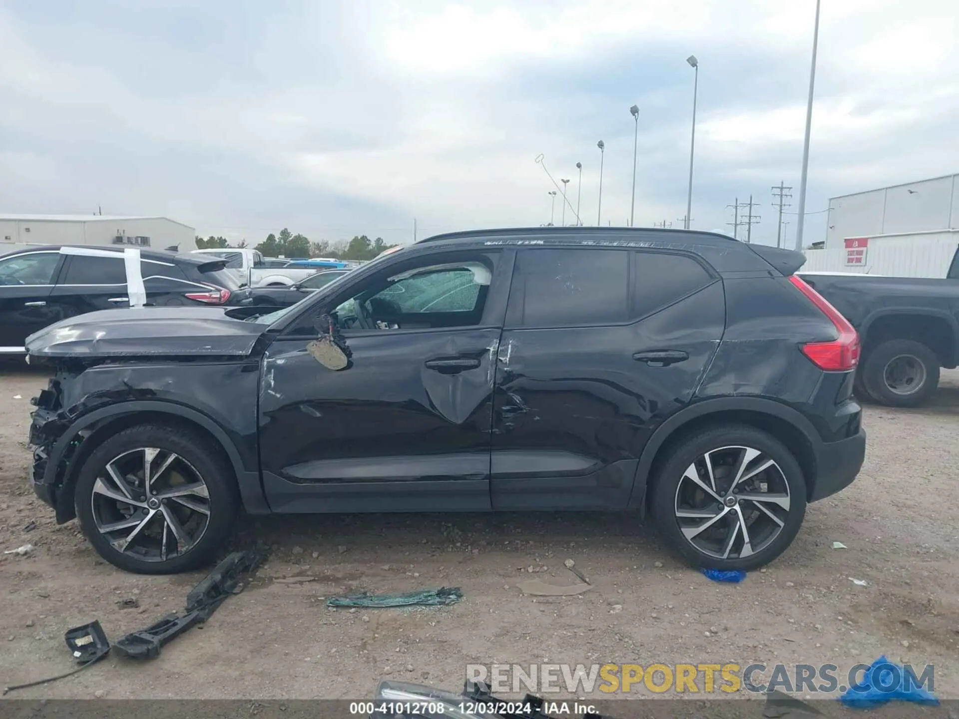 15 fotografías del automóvil dañado YV4162UM7M2526791 VOLVO XC40 2021
