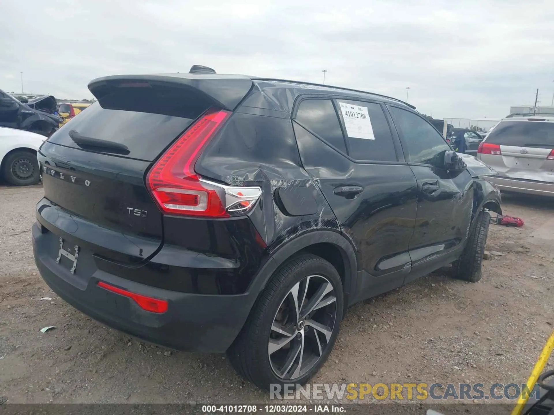 17 fotografías del automóvil dañado YV4162UM7M2526791 VOLVO XC40 2021
