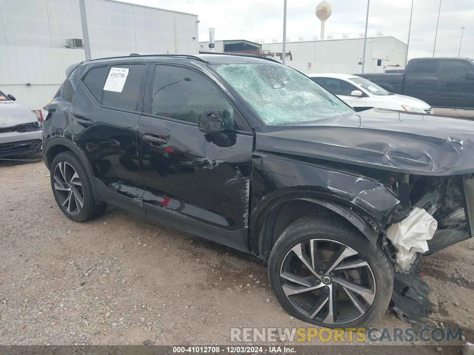19 fotografías del automóvil dañado YV4162UM7M2526791 VOLVO XC40 2021