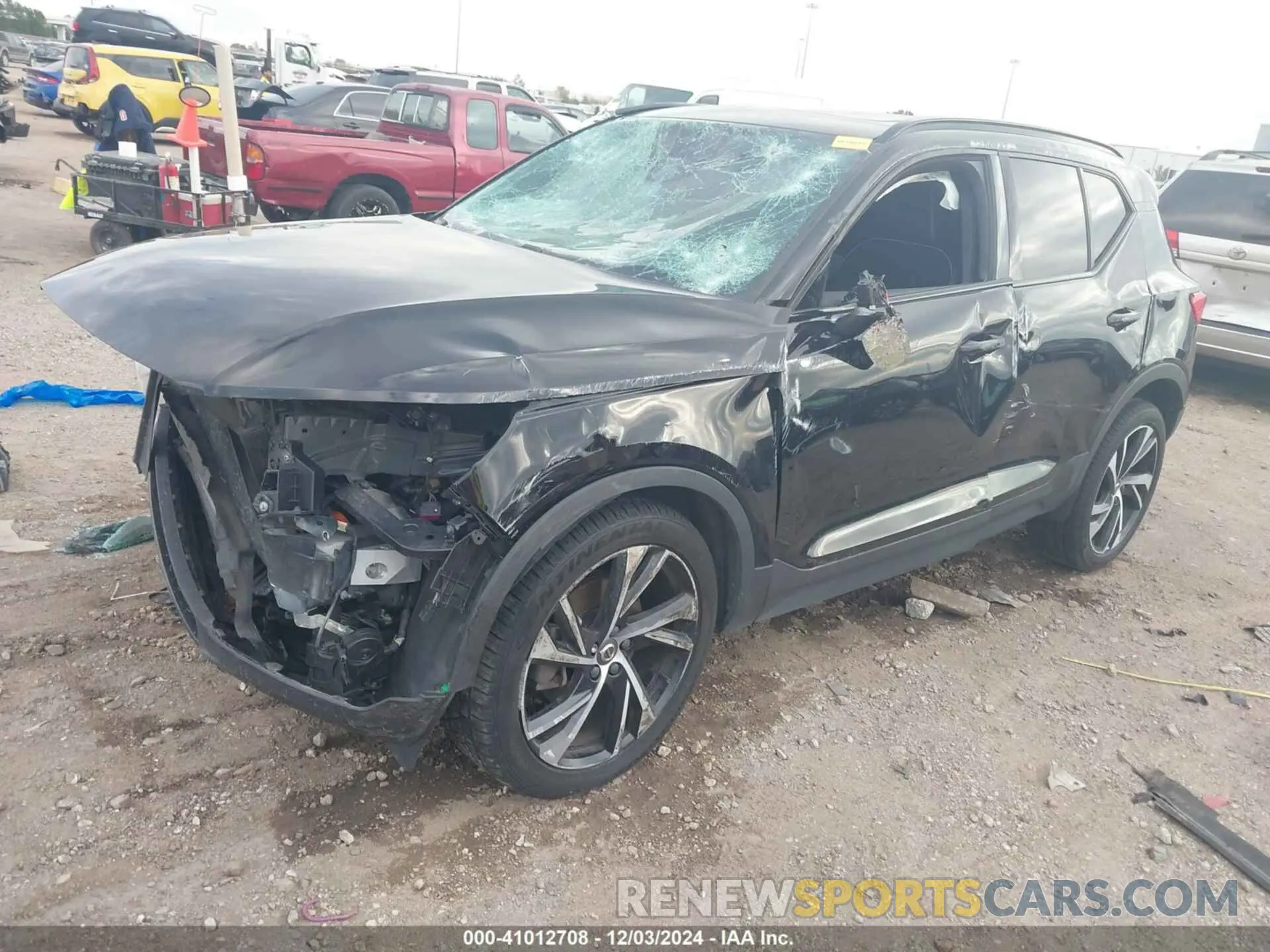 2 fotografías del automóvil dañado YV4162UM7M2526791 VOLVO XC40 2021