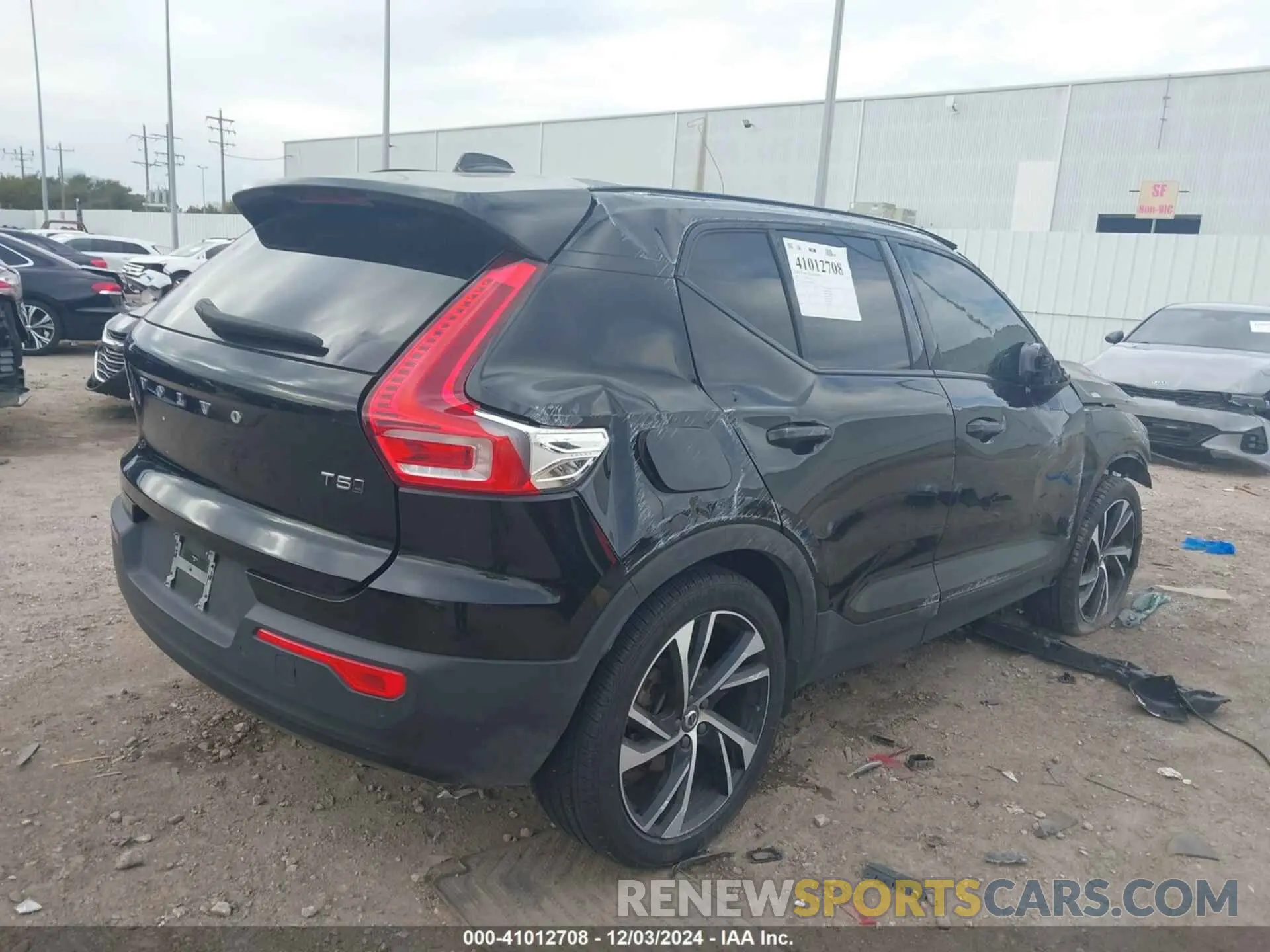 4 fotografías del automóvil dañado YV4162UM7M2526791 VOLVO XC40 2021