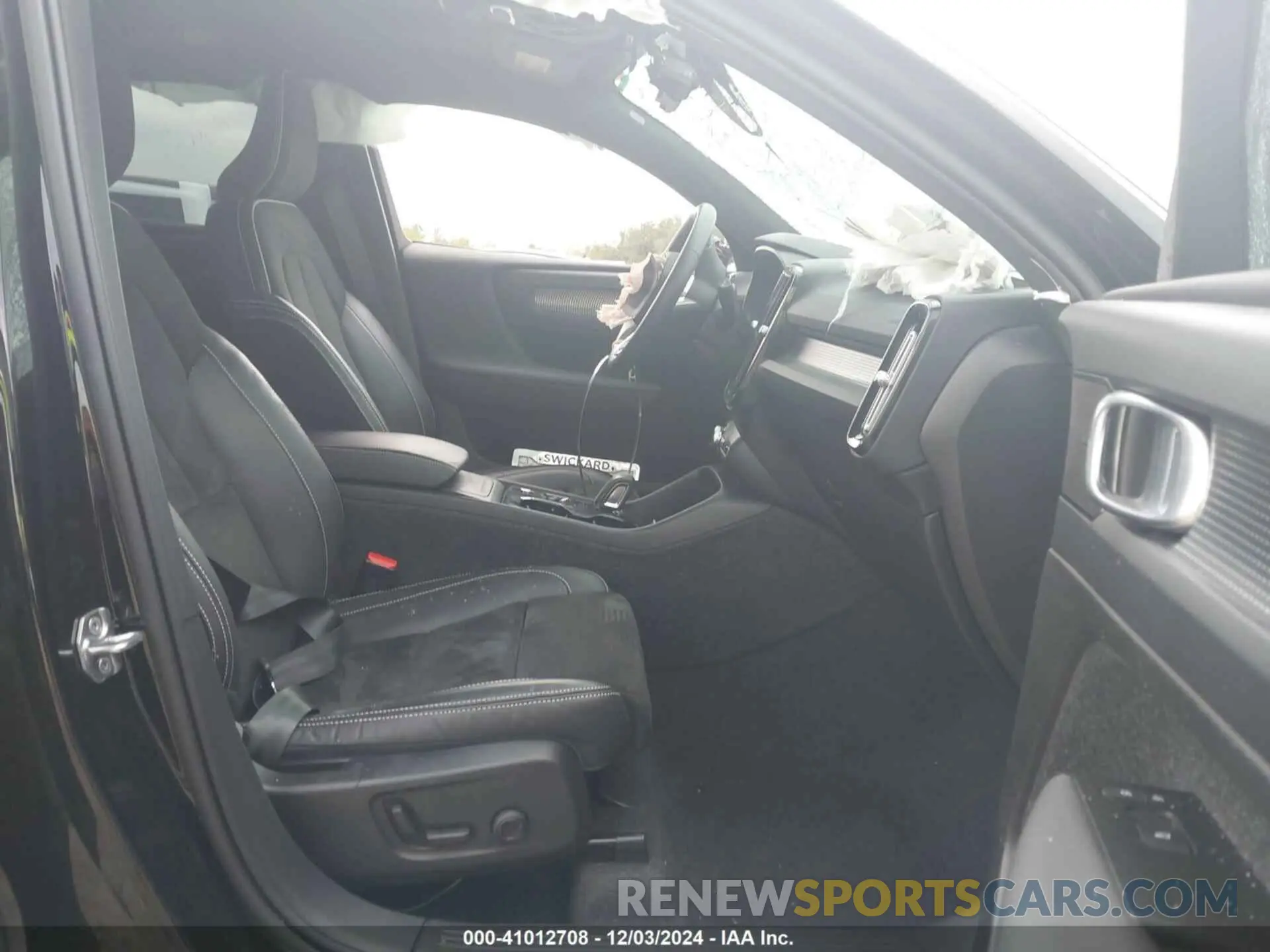 5 fotografías del automóvil dañado YV4162UM7M2526791 VOLVO XC40 2021