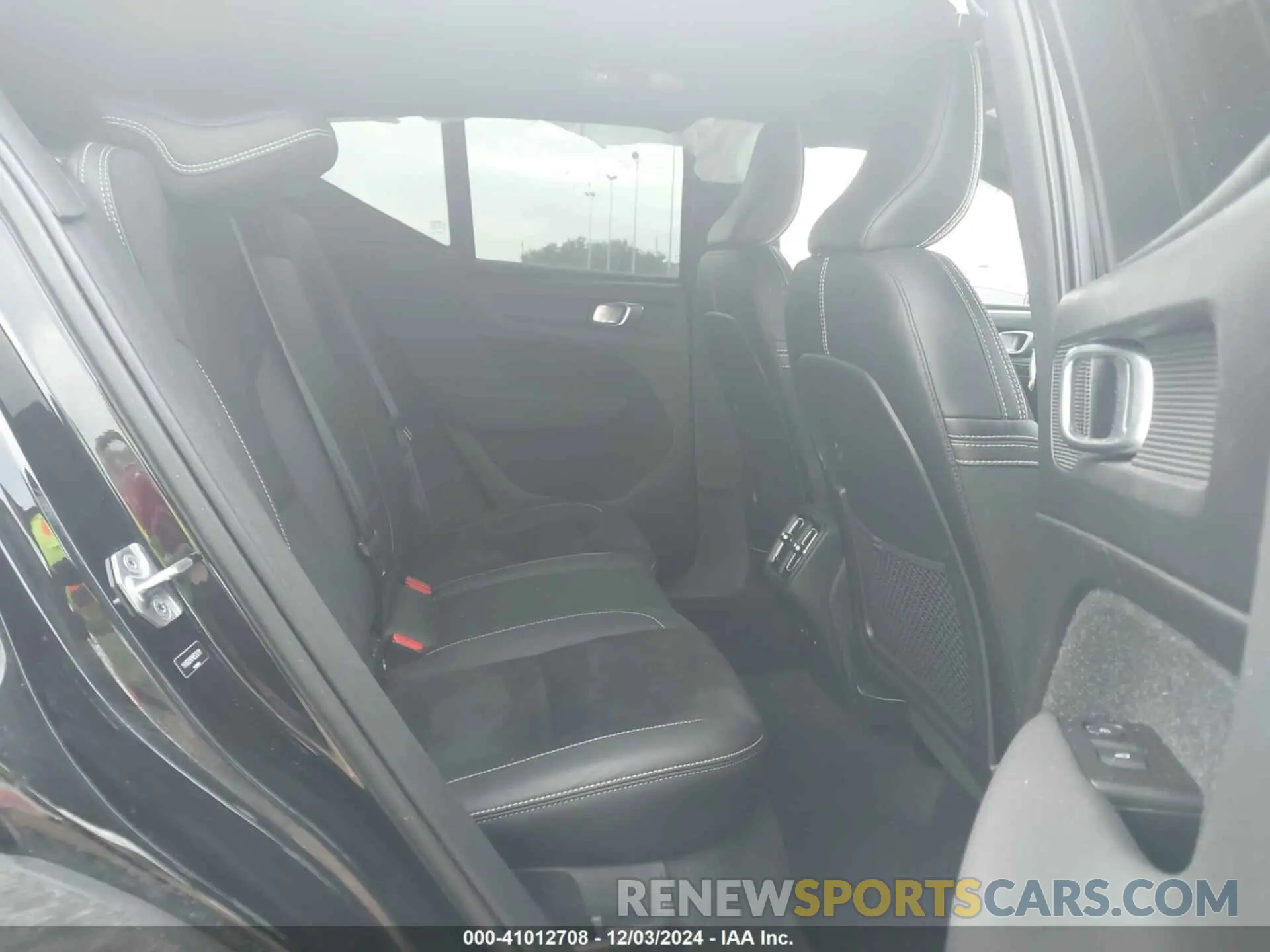 8 fotografías del automóvil dañado YV4162UM7M2526791 VOLVO XC40 2021