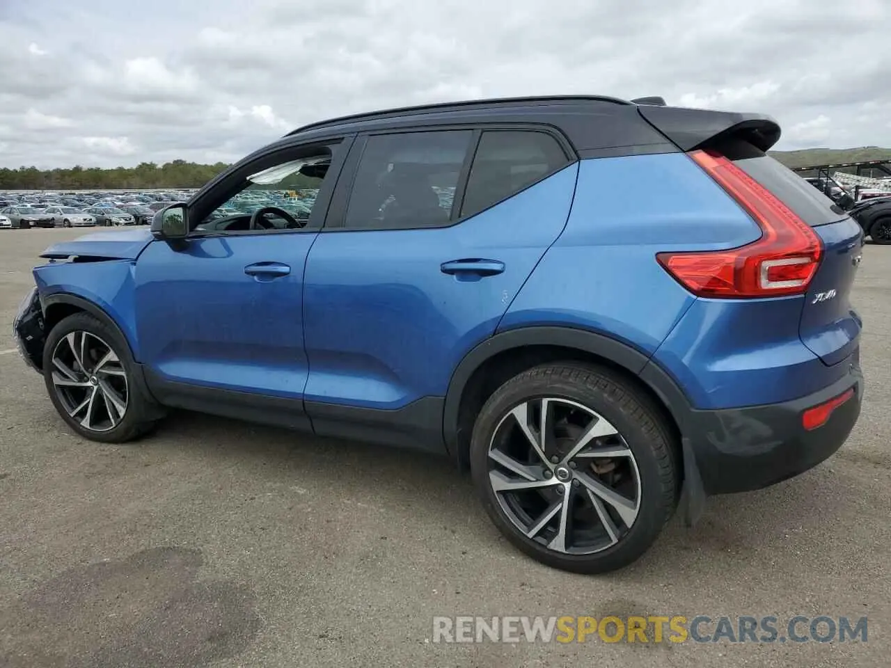 2 fotografías del automóvil dañado YV4162UM7M2565137 VOLVO XC40 2021