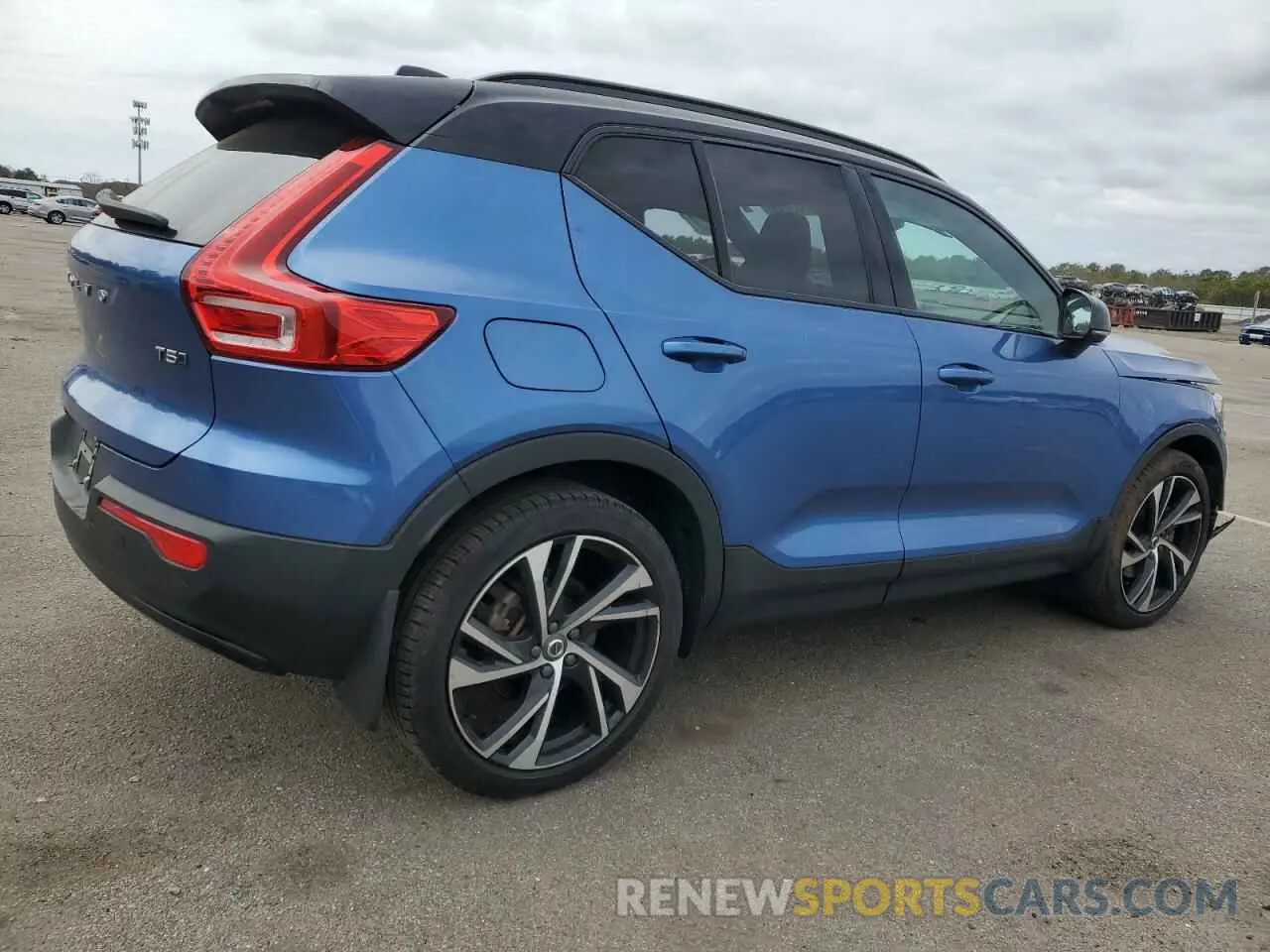 3 fotografías del automóvil dañado YV4162UM7M2565137 VOLVO XC40 2021