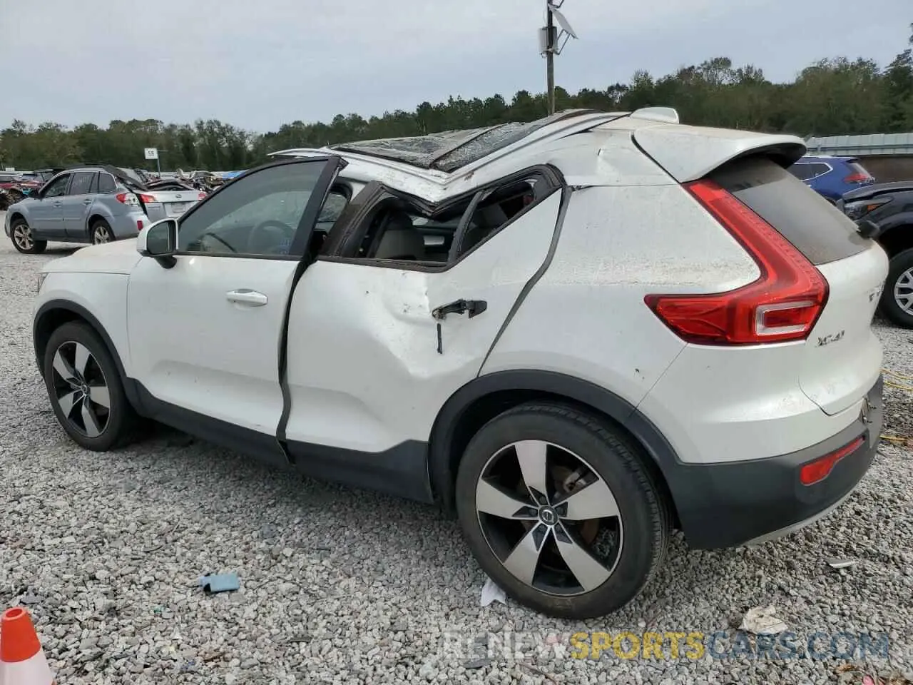 2 fotografías del automóvil dañado YV4AC2HK5M2475938 VOLVO XC40 2021