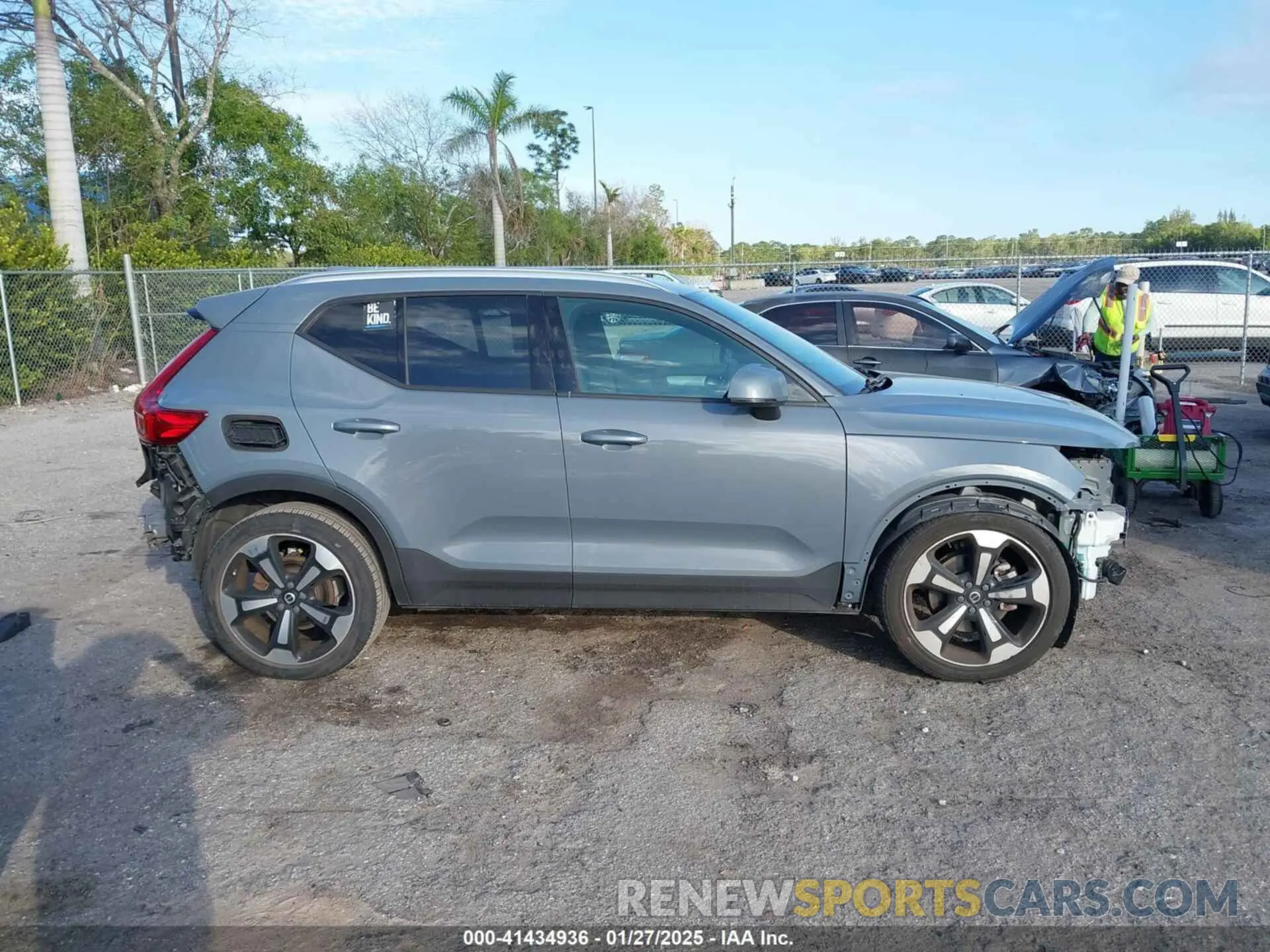 13 fotografías del automóvil dañado YV4AC2HK6M2425002 VOLVO XC40 2021