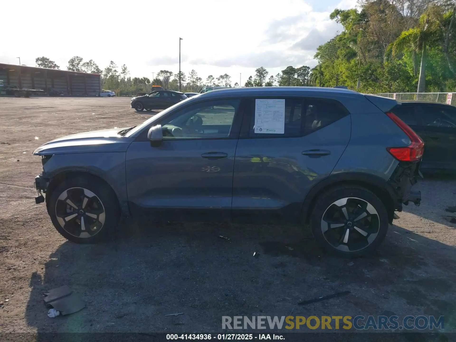 14 fotografías del automóvil dañado YV4AC2HK6M2425002 VOLVO XC40 2021