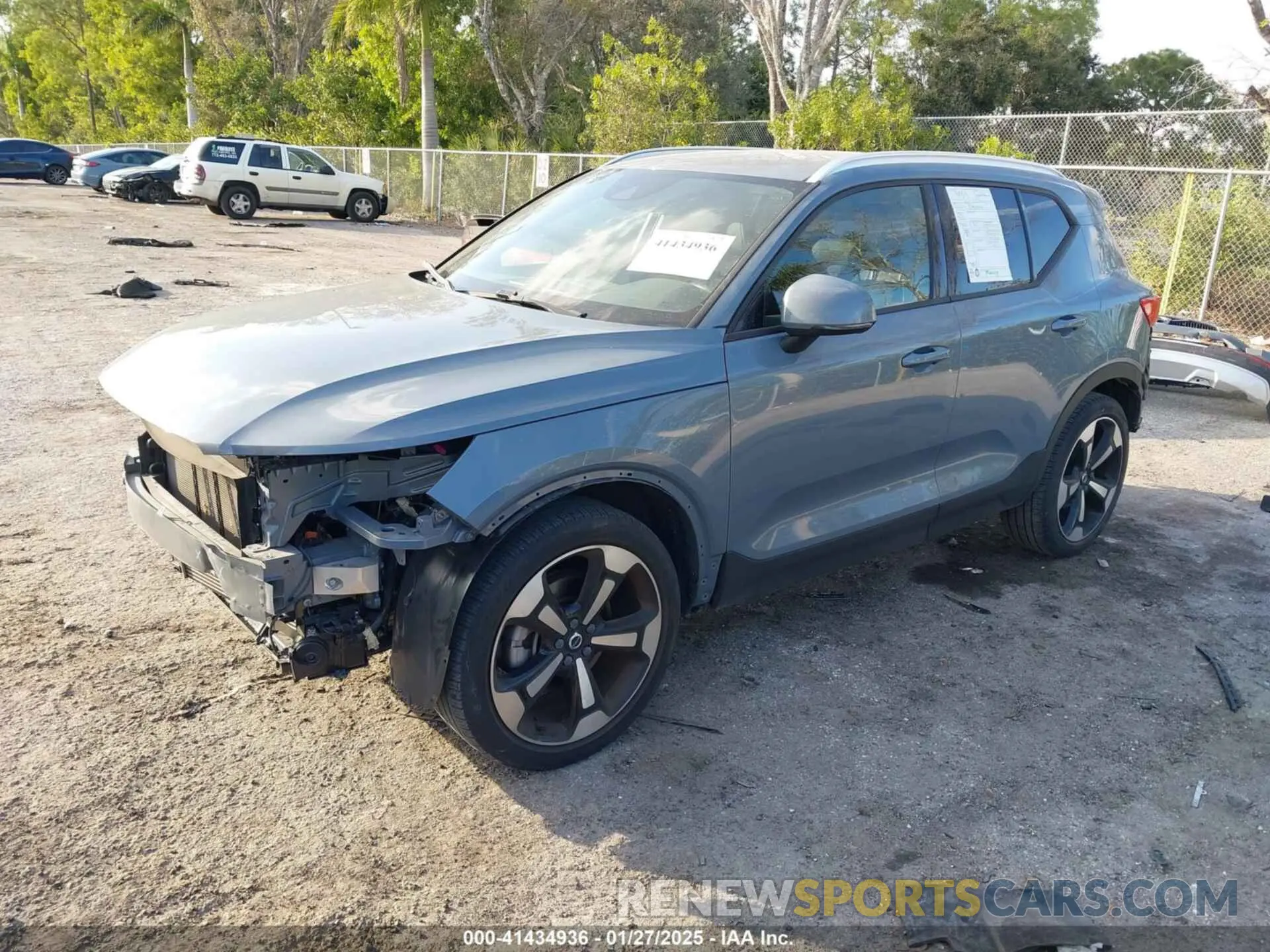 2 fotografías del automóvil dañado YV4AC2HK6M2425002 VOLVO XC40 2021