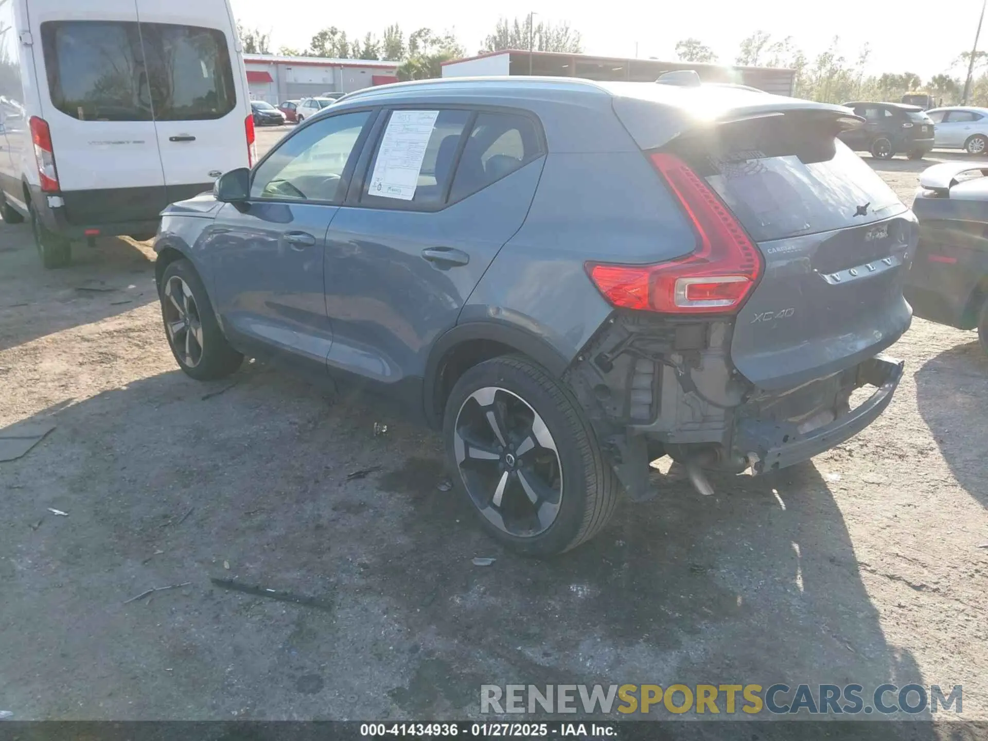 3 fotografías del automóvil dañado YV4AC2HK6M2425002 VOLVO XC40 2021