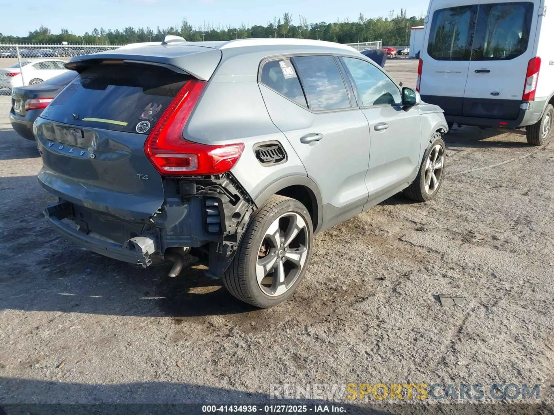 4 fotografías del automóvil dañado YV4AC2HK6M2425002 VOLVO XC40 2021