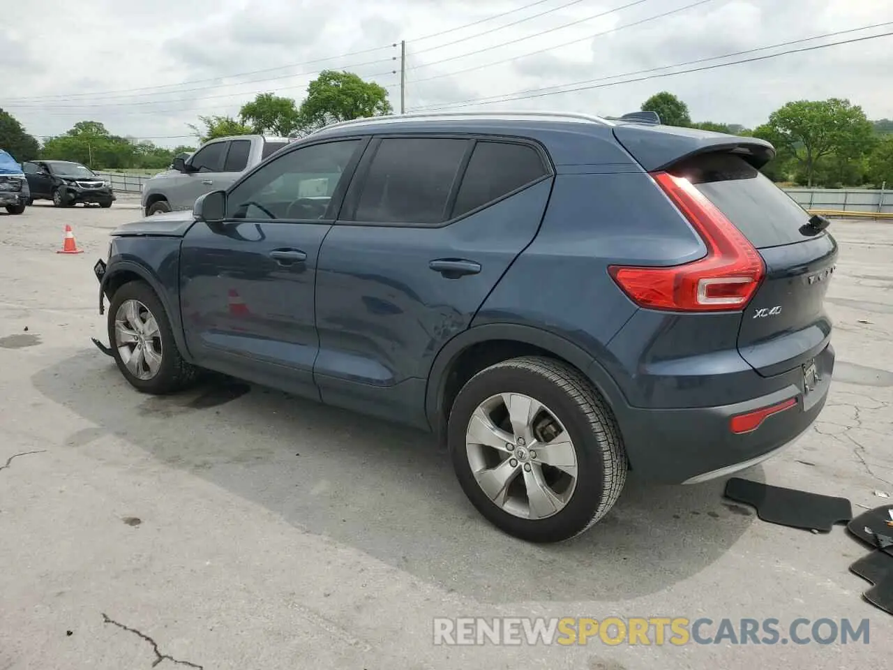 2 fotografías del automóvil dañado YV4AC2HK6M2586532 VOLVO XC40 2021