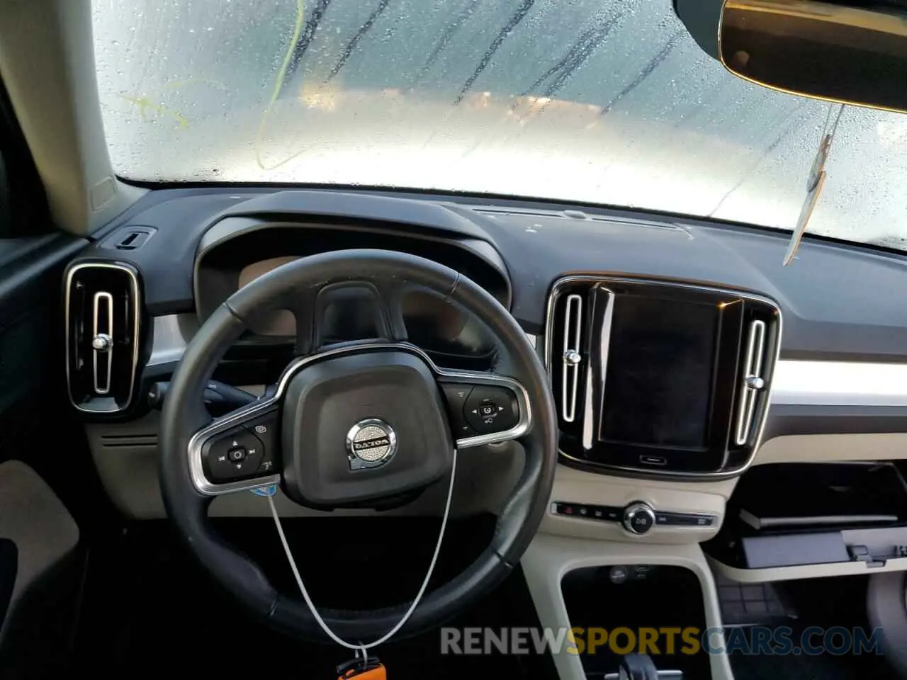 8 fotografías del automóvil dañado YV4AC2HKXM2430316 VOLVO XC40 2021
