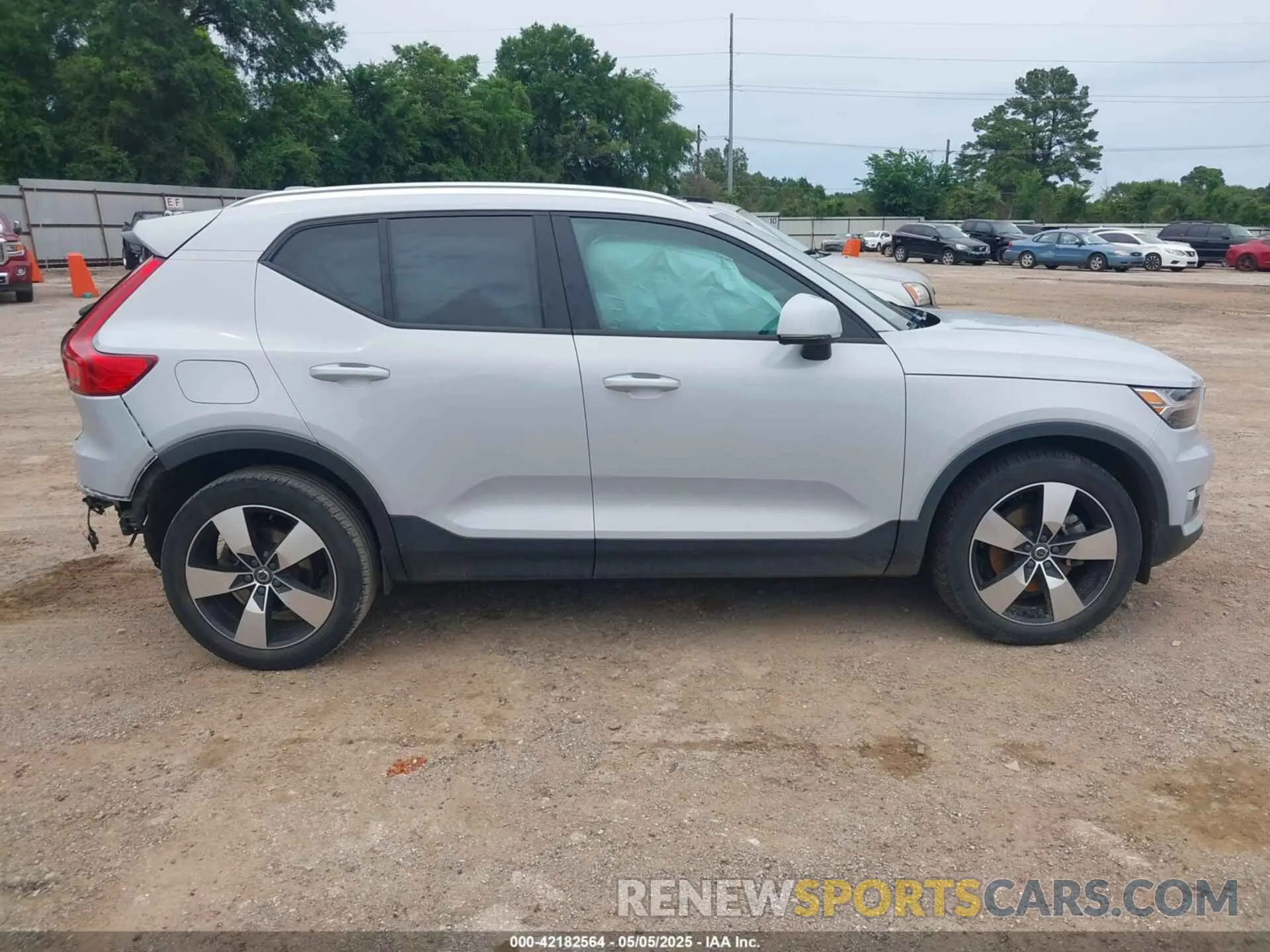 14 fotografías del automóvil dañado YV4AC2HKXM2464627 VOLVO XC40 2021