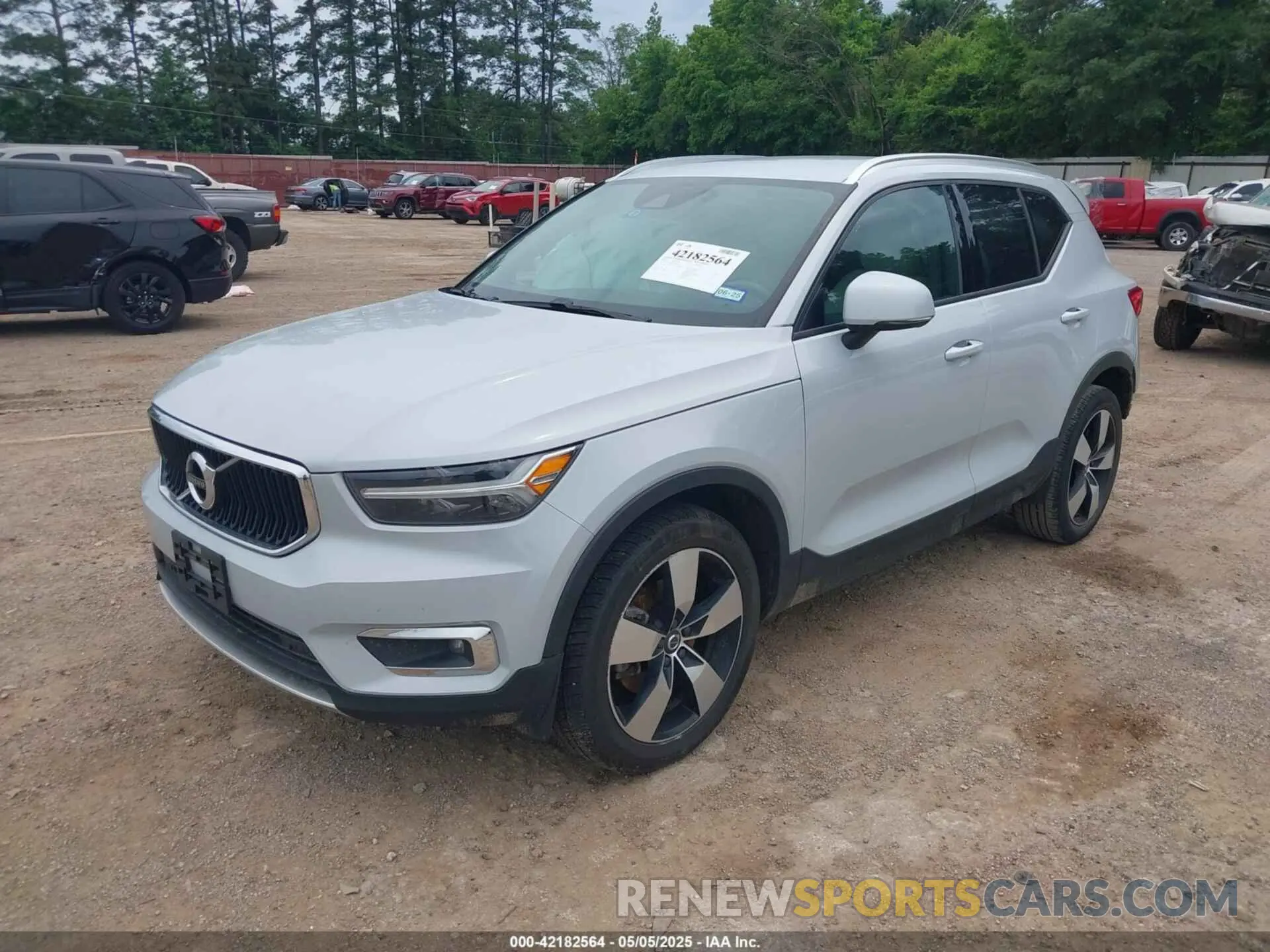 2 fotografías del automóvil dañado YV4AC2HKXM2464627 VOLVO XC40 2021